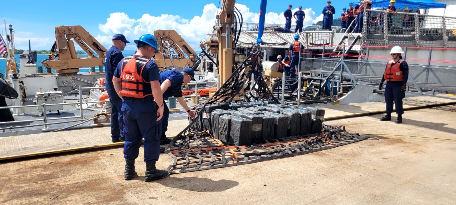 Decomiso de 4 toneladas de cocaína en aguas costarricenses.