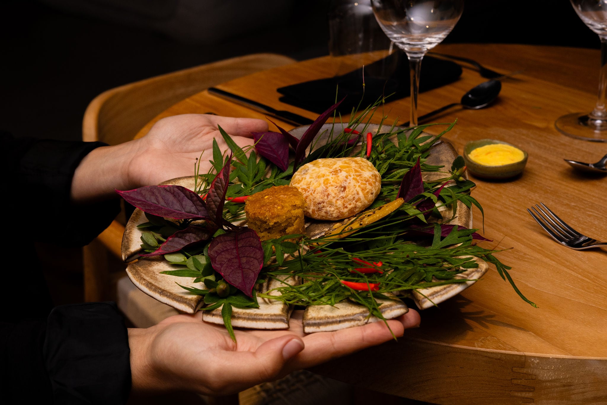 Mystique, en The Retreat, empieza su menú de degustación con pan muy especial.