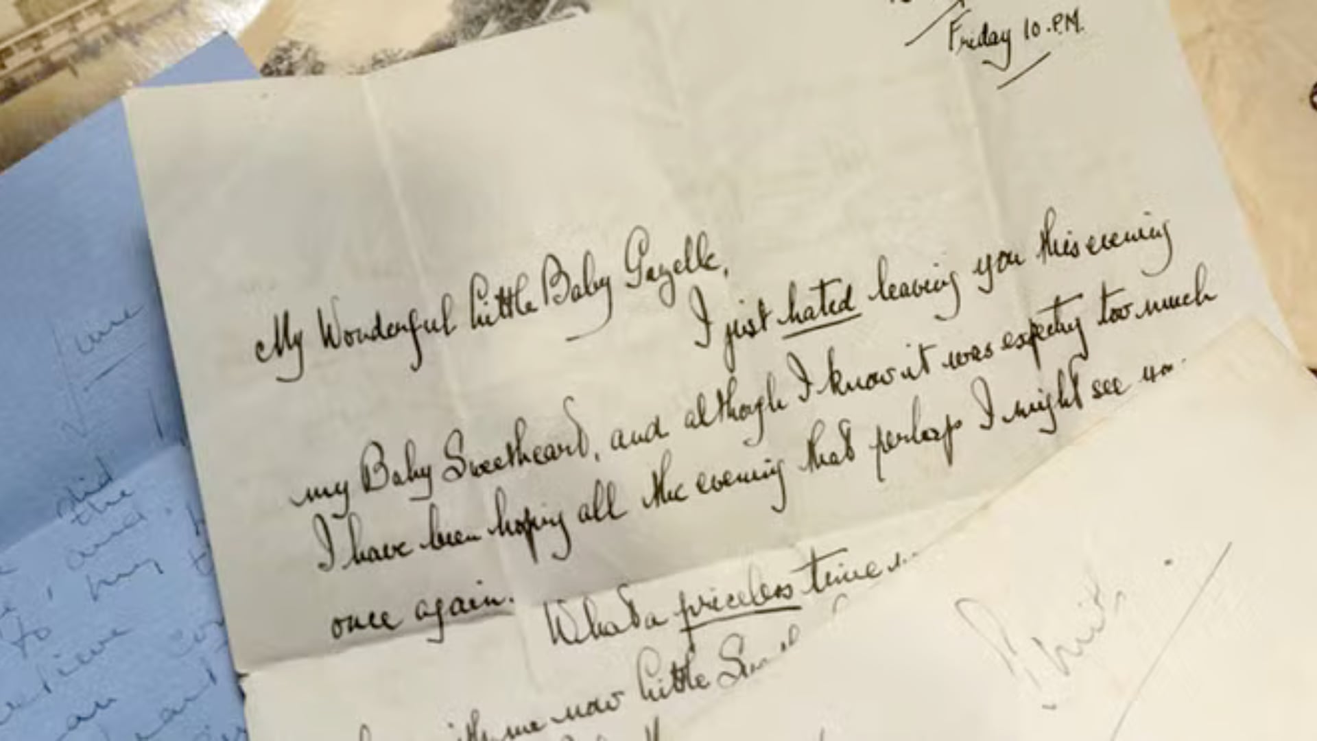 Un archivo revela cartas íntimas de un romance prohibido que derivó en divorcio y una millonaria demanda.