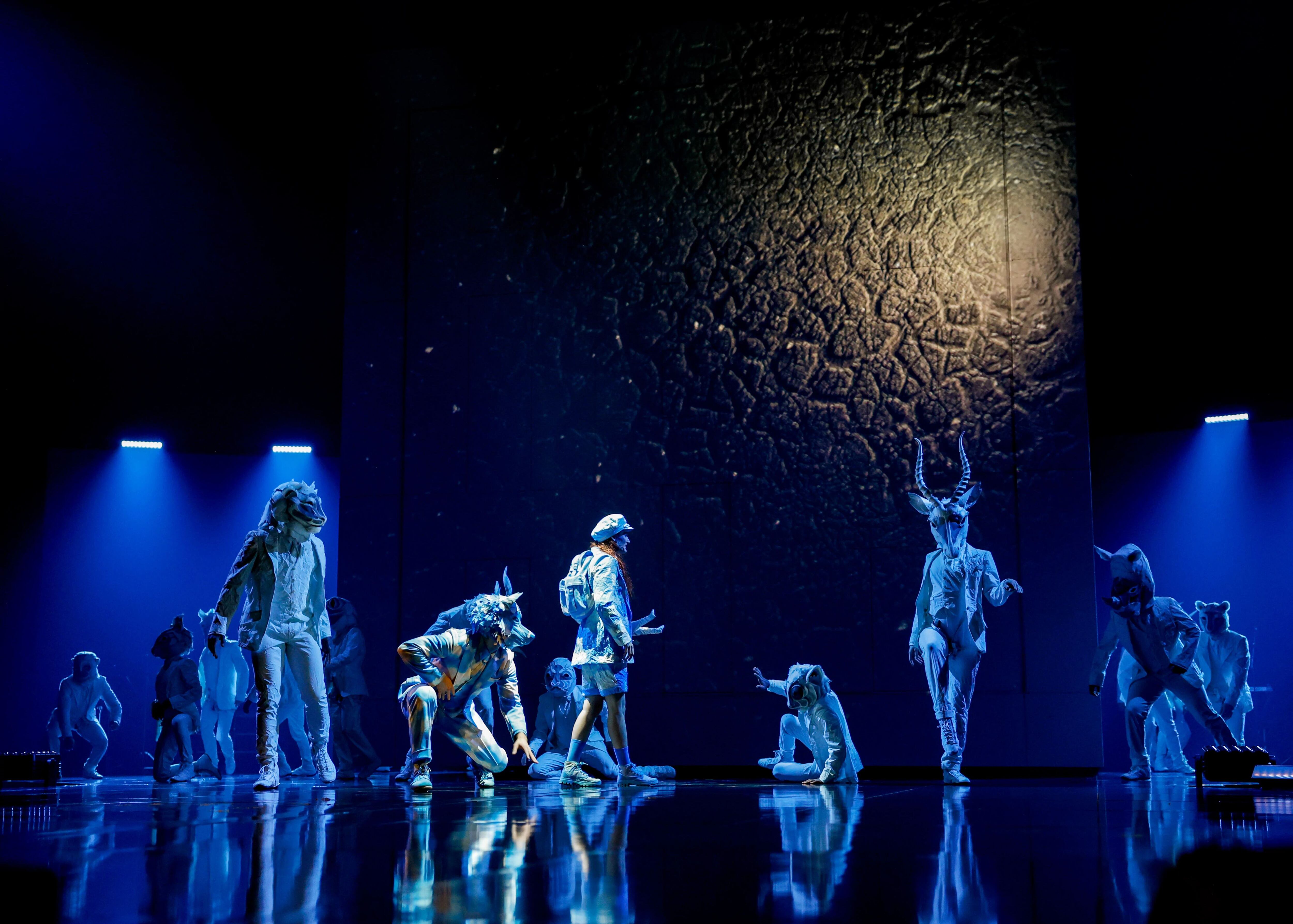 Con música en vivo, acrobacias y diversas artes escénicas, el Circo del Sol muestra en 'Echo' el delicado balance en la relación entre seres humanos, animales y la naturaleza que los rodea.