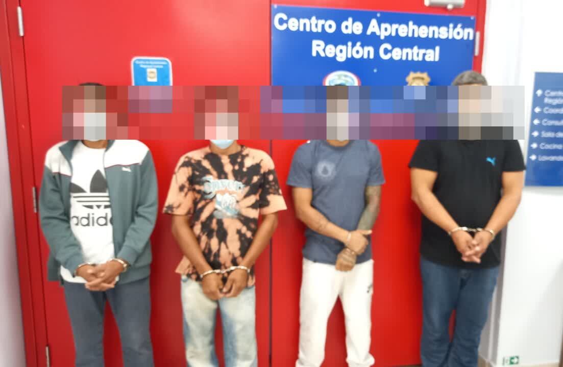 Junto con el exconvicto Espinoza, fueron expulsados otros tres nicaragüenses en condición irregular, por el puesto fronterizo de Tablillas, Los Chiles. Foto: Cortesía Policia de Migración.