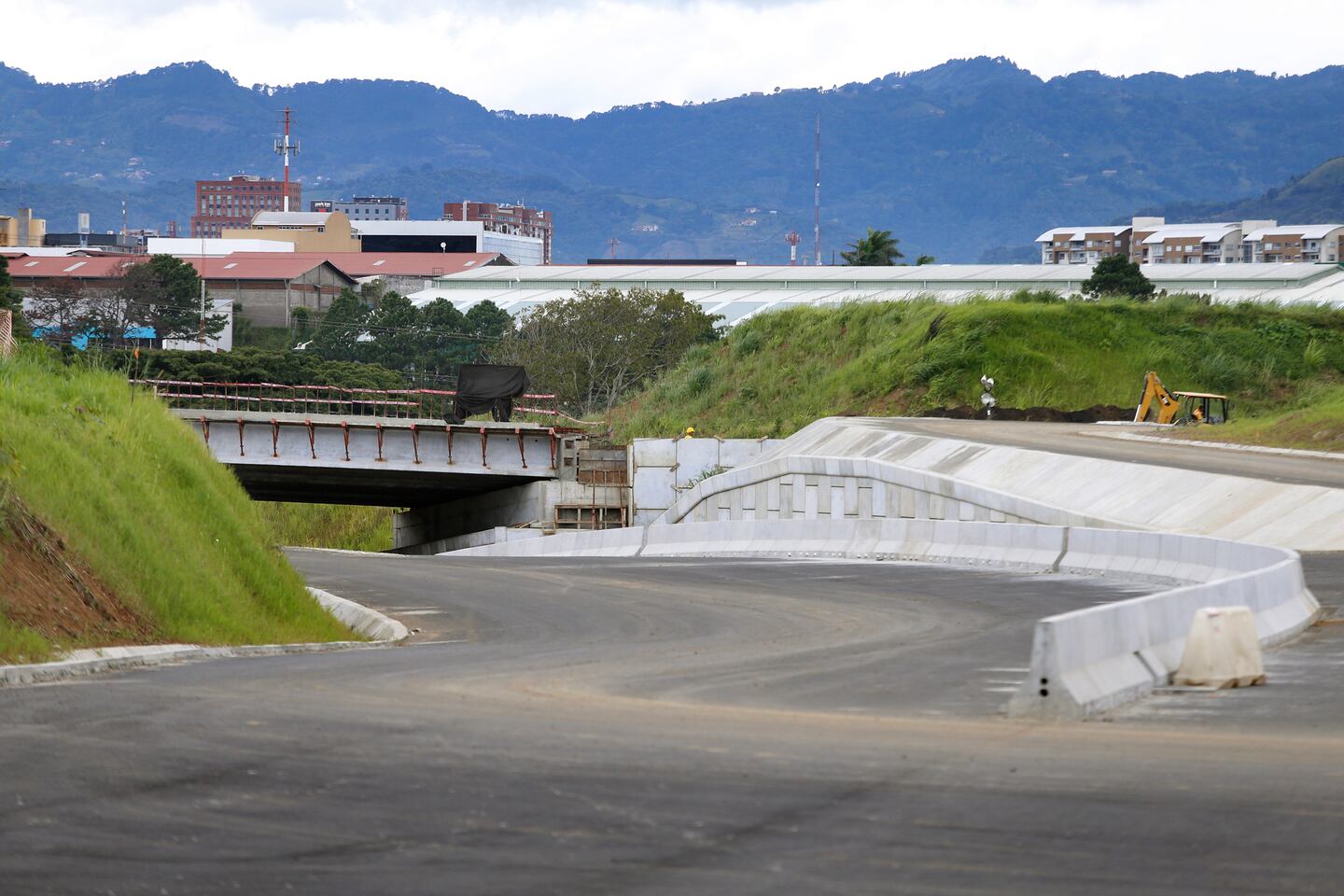25/10/2018. San José. Documental fotográfico sobre los avances en la construcción de la vía de circunvalación norte. Recorrido por el precario Triángulo de la Solidaridad y otras zonas urbanas de Tibás. En la foto: Foto: Albert Marín.