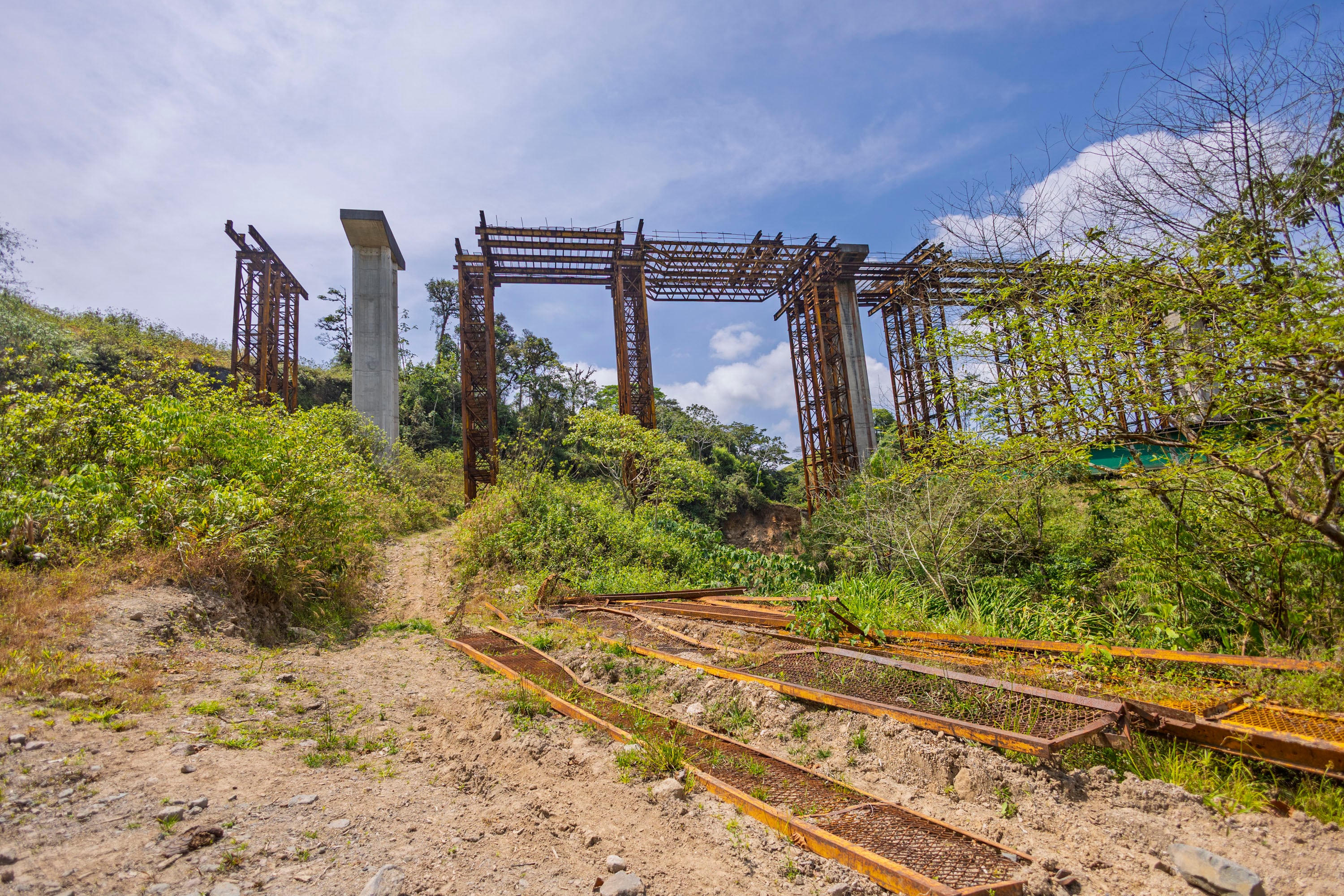 03/04/2025, Alajuela, San Carlos, estado actual de la Ruta Nacional 35 hacia San Carlos, que lleva varios años retrasada su construcción, y ahora el gobierno parece que va a reanudar las construcciones para terminar esta ruta.