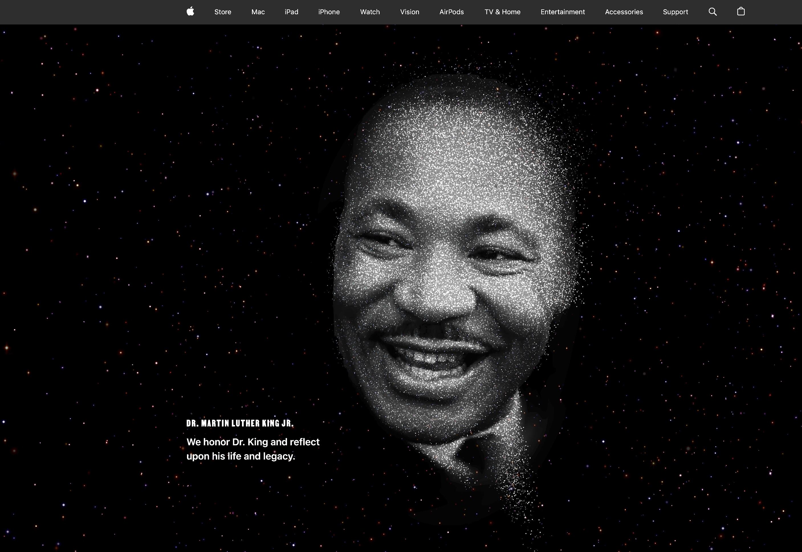 Apple dedicó su página principal a Martin Luther King Jr., con citas e imágenes históricas del líder de los derechos civiles, en el feriado federal que honra su legado en Estados Unidos.