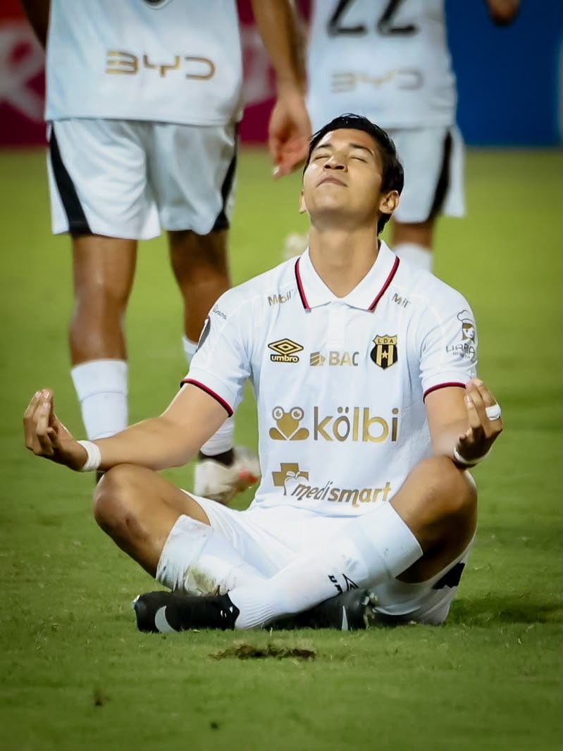 Ángel Zaldívar se hizo presente en la red en un momento que Liga Deportiva Alajuelense lo necesitaba.
