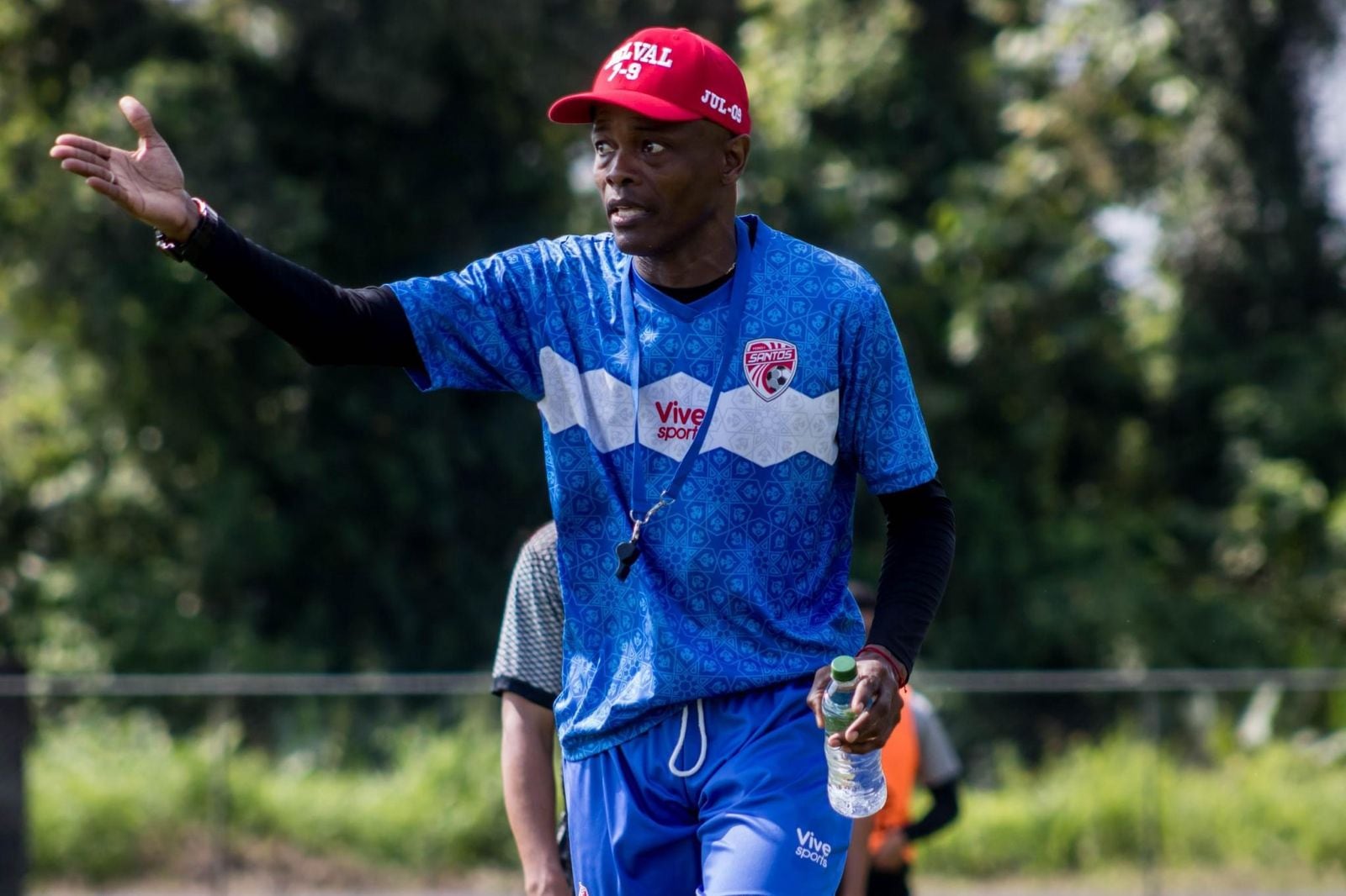 Julio César Dely Valdés lleva varios días dirigiendo los entrenamientos del Santos de Guápiles.