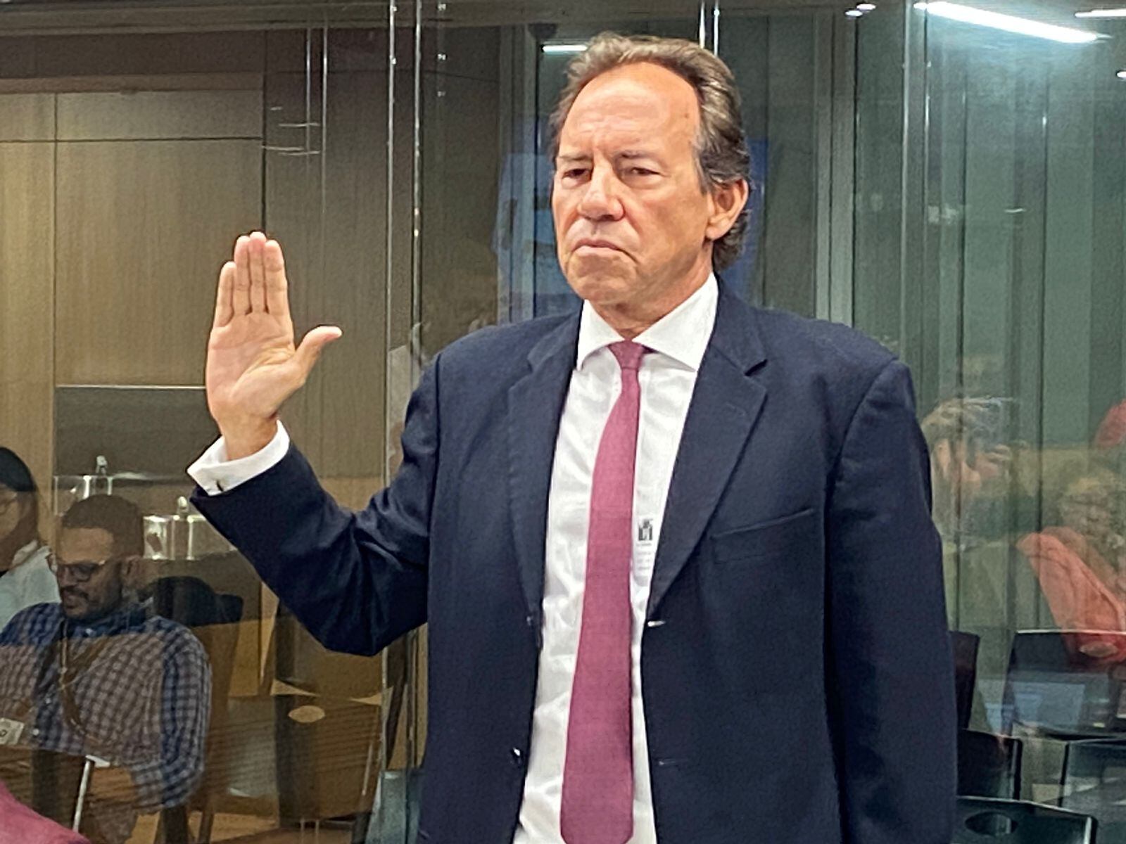 Jack Loeb, el financista de la campaña de Rodrigo Chaves, asistió a una comisión legislativa, sin embargo, se abstuvo a brindar detalles de los recursos que aportó y que están bajo investigación. Foto: Lucía Astorga