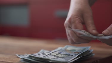 Empresas de remesas tienen el nivel más alto de riesgo de ser utilizadas para lavado, según informe contratado por Sugef