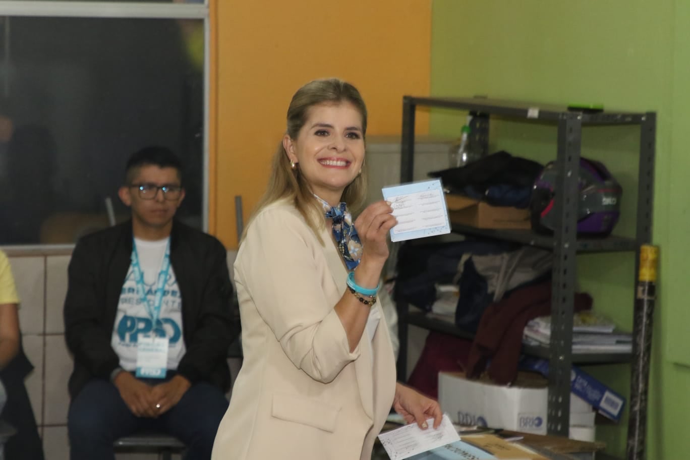 La candidata oficialista de Pueblo Soberano, Laura Fernández ejerció el voto