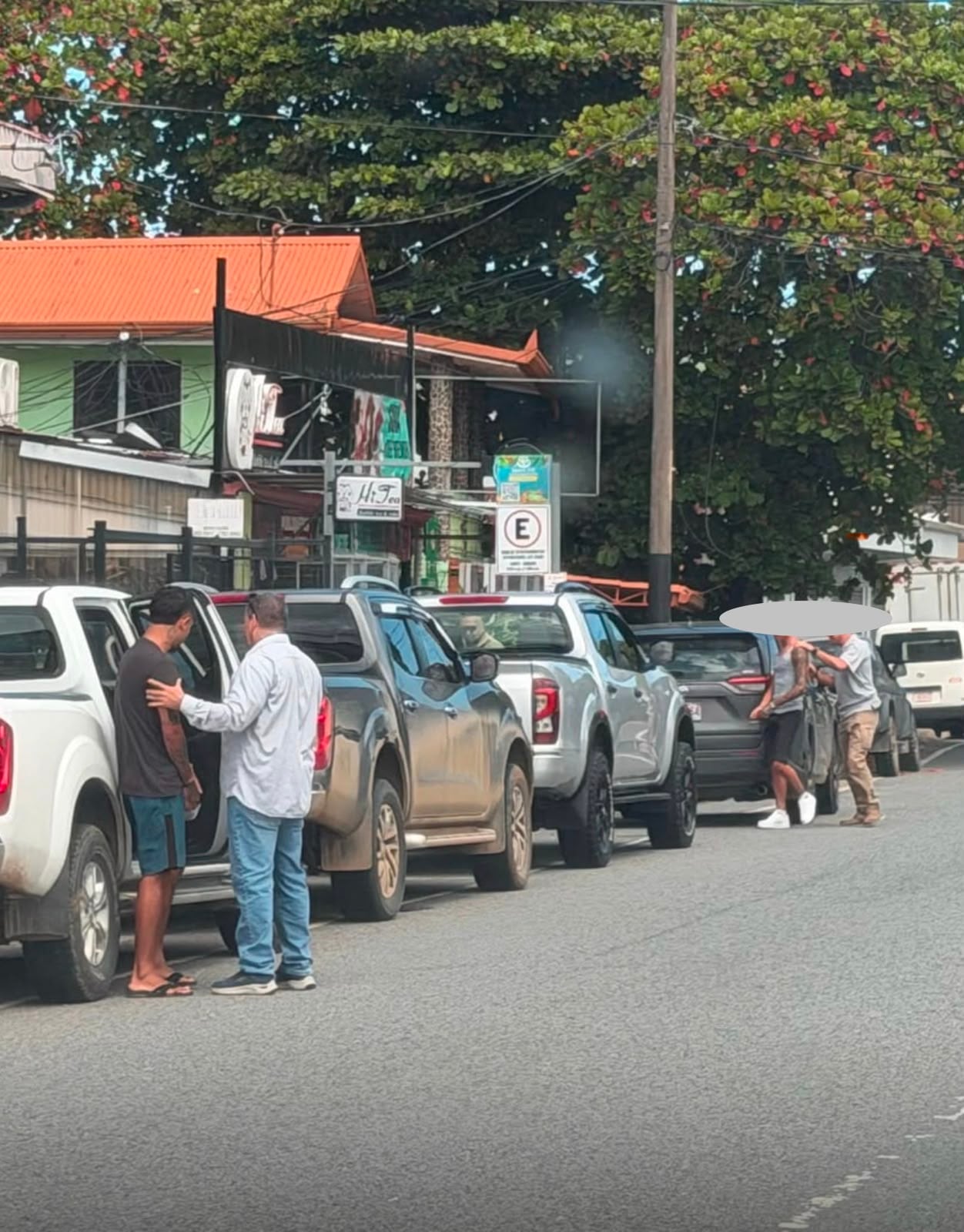 Dos de los tres detenidos por un doble homicidio ocurrido el 4 de julio en Rancho Grande de Quepos, fueron trasladados a la fiscalía local. Los fallecidos fueron dos hombres de apellidos Cruz, de 43 años, y Morales, de 53 años.