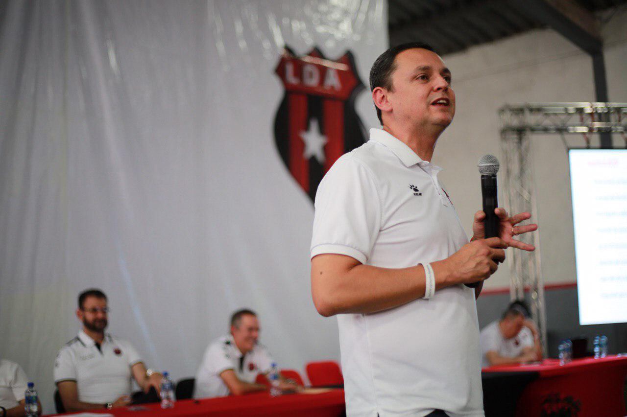 Fernando Ocampo en la Asamblea Ordinaria de este sábado. Fotografía: Leonardo Medina / Prensa Alajuelense
