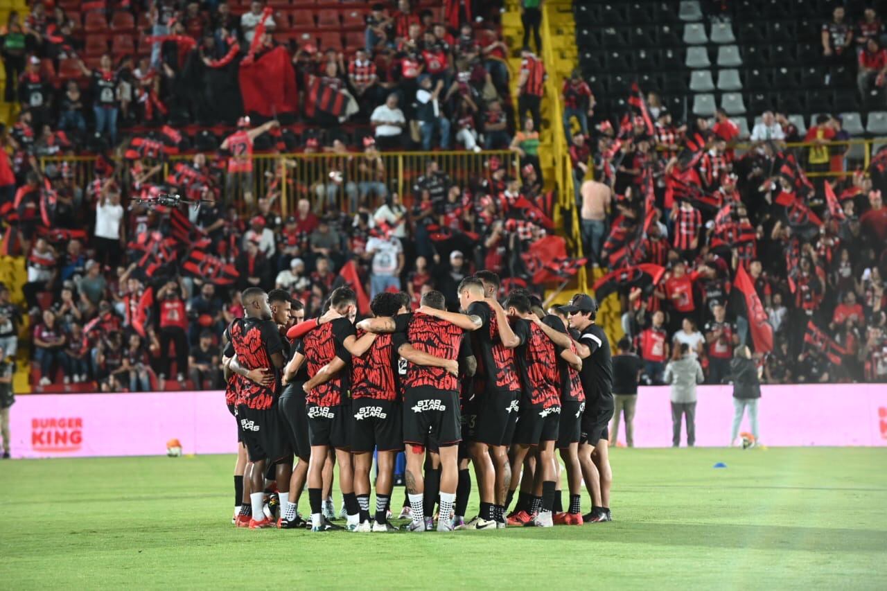 22/05/2024/ Juego entre Liga Deportiva Alajuelense vs Saprissa por el partido de ida por la final de l Liga Promerica en el estadio Alejandro Morera Soto / Foto Albert Marín