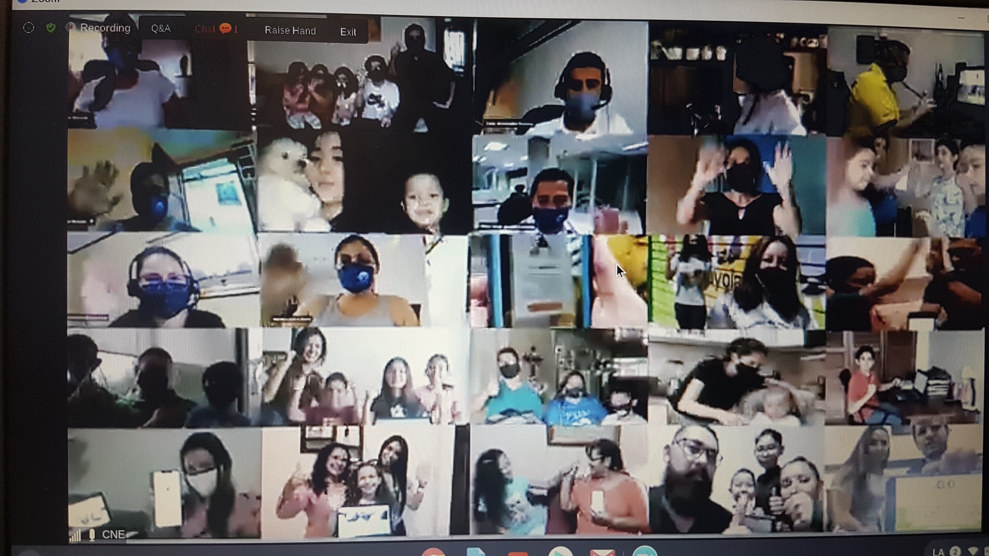 Este año las condiciones de pandemia obligaron a que el simulacro nacional fuera de manera virtual, pero familias de todo el territorio se unieron al ejercicio. Foto: H. Solano.