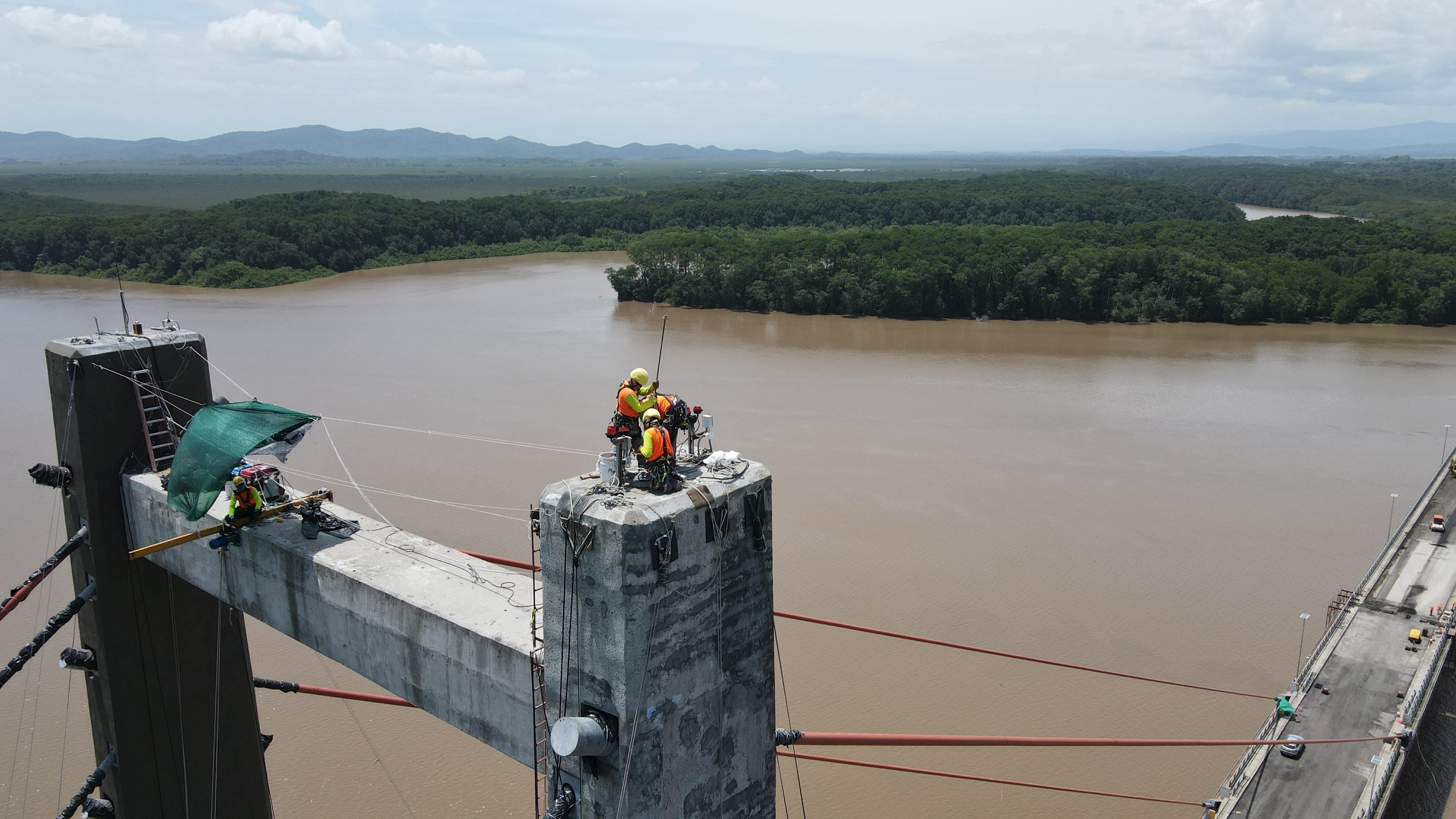 Los trabajos pendientes incluyen arreglos en la torre de la estructura y pintura de cables. Foto: MOPT para LN.