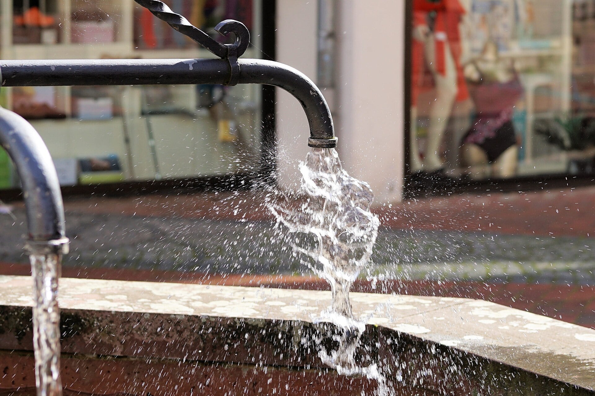 Un informe de la ONU vinculó la calidad del agua con pobreza, desigualdad de género e infraestructura en 138 países.