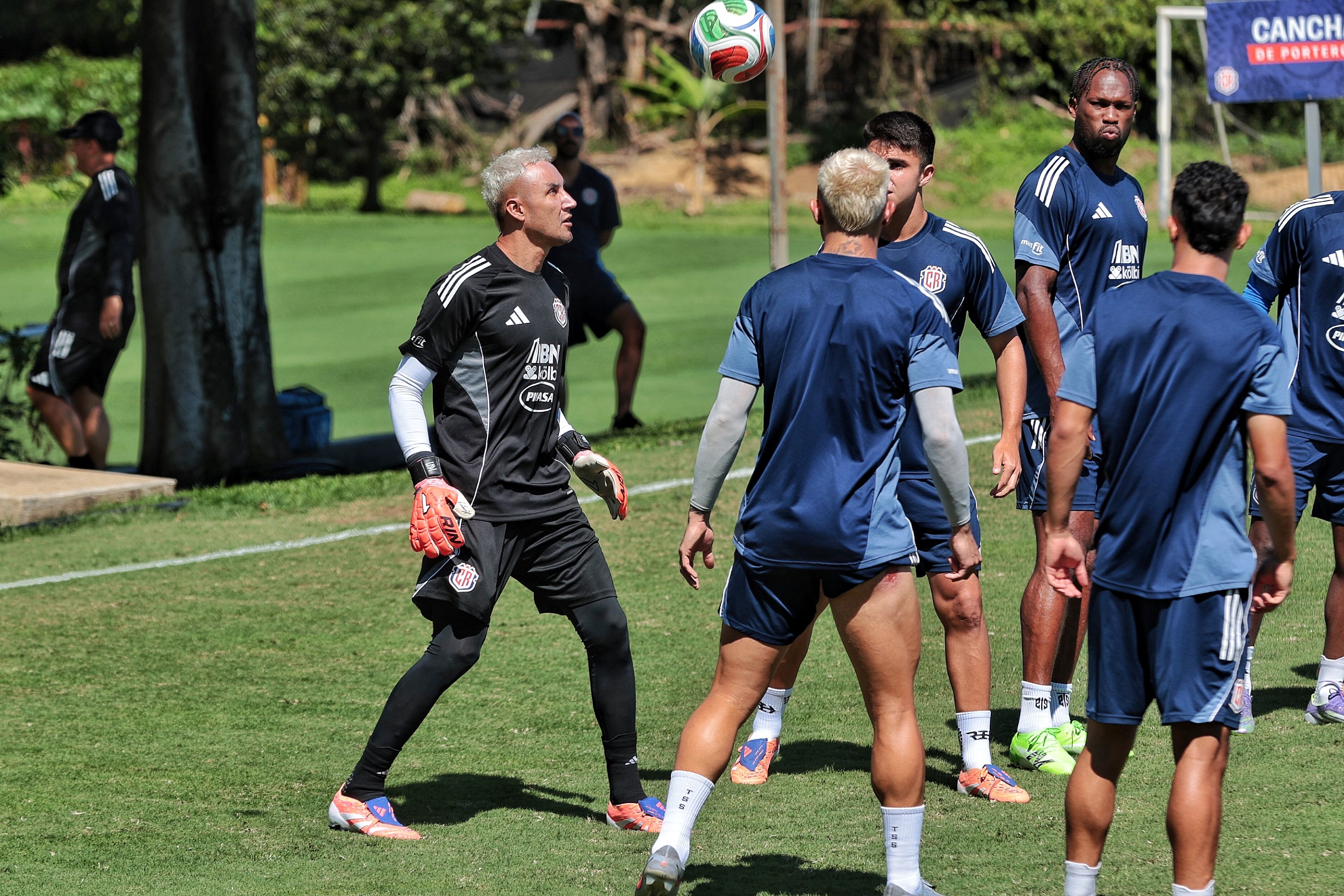 17/11/2025/ Fotos del entrenamiento de la selección nacional de Costa Rica previo a partido ante su similar de Honduras en Proyecto Gol por las eliminatorias al mundial FIFA 2026 / Foto John Durán