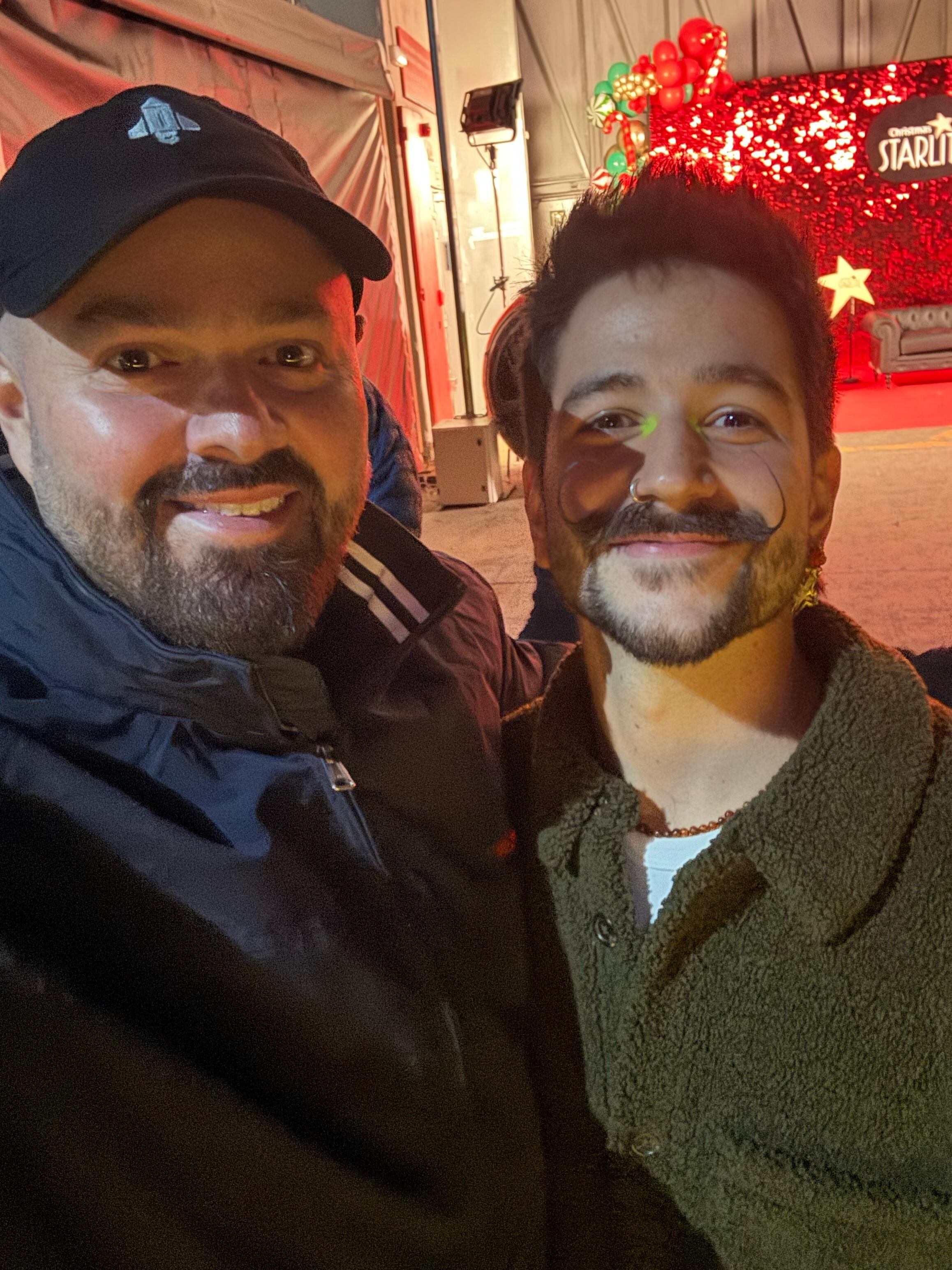 Braulio Segura posando con Camilo.