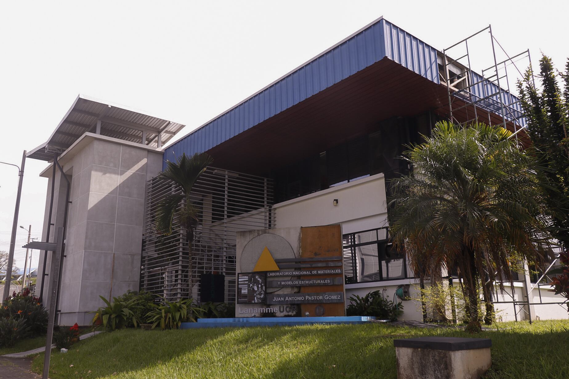 15/10/2024. Retratos en entrevista a Rolando Castillo, director del Lanamme UCR. San Pedro, San José. Fotografía: Lilly Arce.