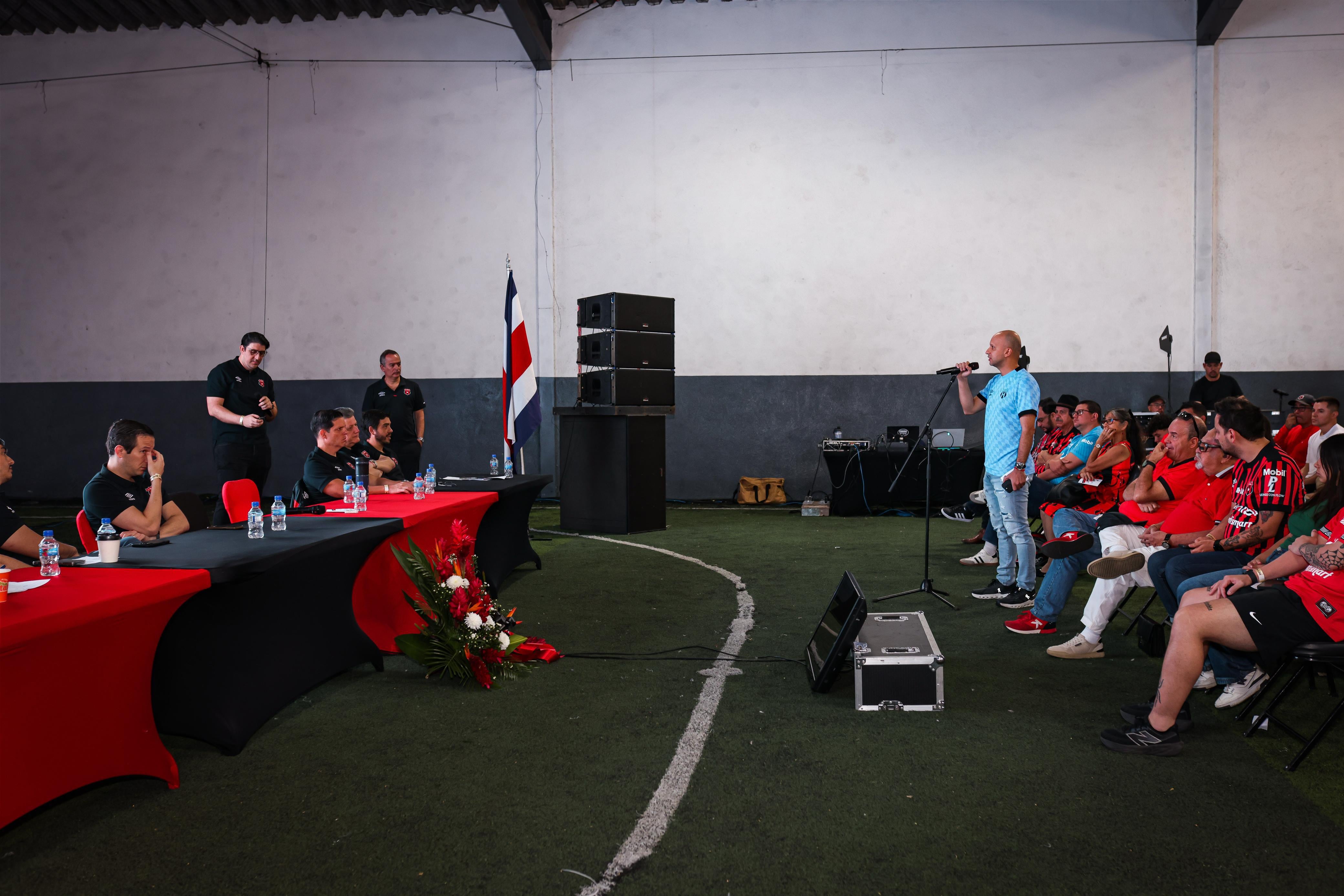 Varios asociados de Liga Deportiva Alajuelense hicieron uso de la palabra en la asamblea general ordinaria y extraordinaria de este 31 de enero.