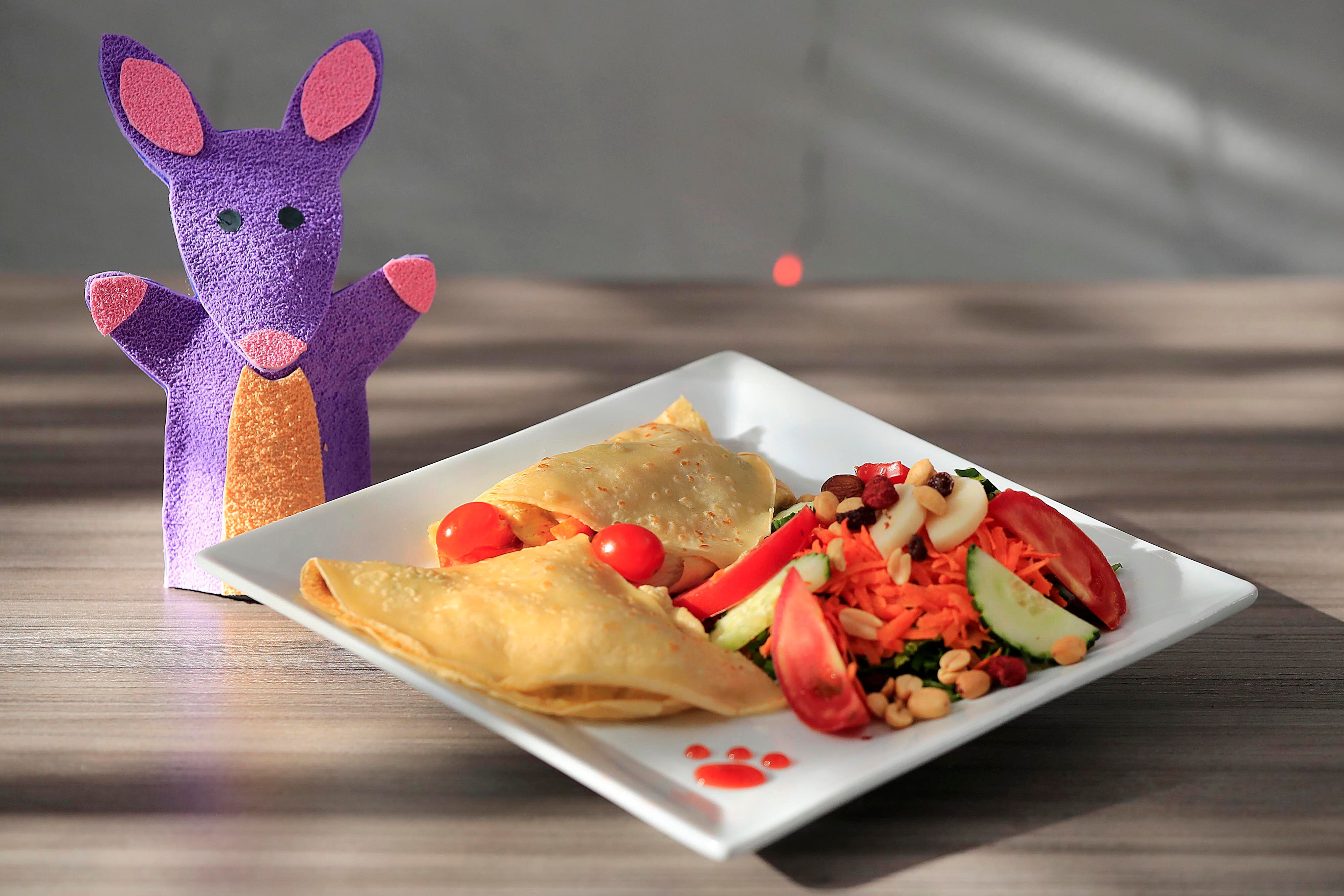 05/02/2024 San Pedro De Montes de Oca. Heeler House Café, el espacio perfecto para disfrutar de una deliciosa comida mientras los pequeños juegan y se divierten. Aquí se puede disfrutar desde croissants arreglados hasta crepas, saladas y dulces o libres de gluten, además de las deliciosas bebidas calientes como capuchinos con sabor, o frías como los frappuccinos Winnie.