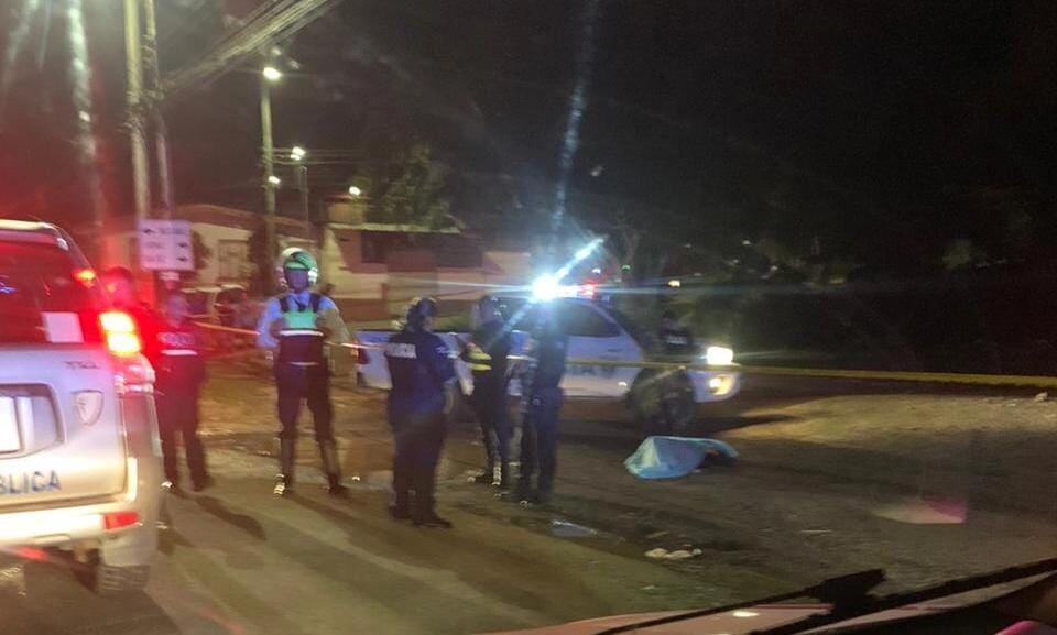 Pistoleros asesinaron a un hombre de 31 años la noche del lunes en el distrito de Daniel Flores, en Pérez Zeledón. Foto. Mario Cordero.
