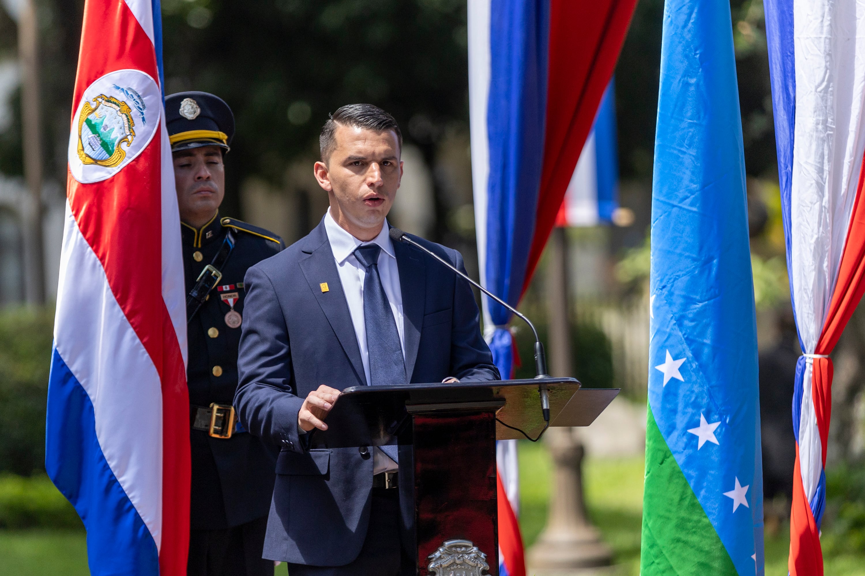15/09/2024, San José, Paruqe Nacional y Avenida Segunda, celebración del acto cívico de los 203 años de independencia y el desfile de las bandas de las escuelas y colegios de San José, en el acto cívico estuvo el presidente de la república Rodrigo Chaves junto a la primera dama Signe Zeikate, y el alcalde de San José, Luis Diego Miranda, tambien ministros y diputados junto a varios diplomaticos.