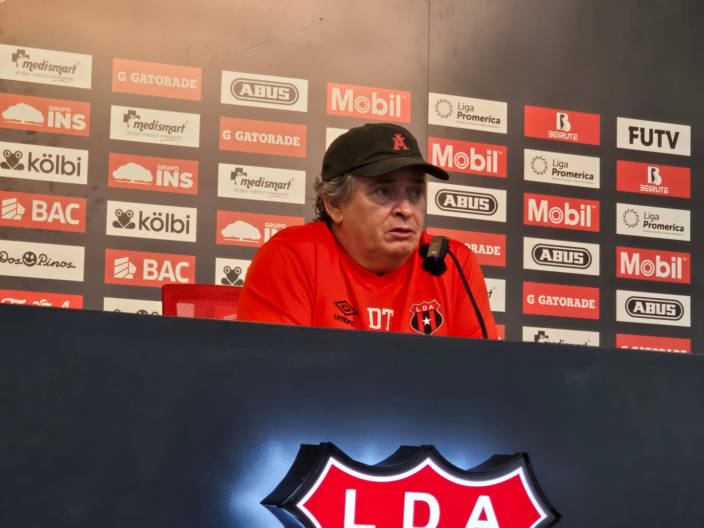 Óscar Ramírez, el técnico de Alajuelense, quiere que su equipo arme ‘un problema tremendo’