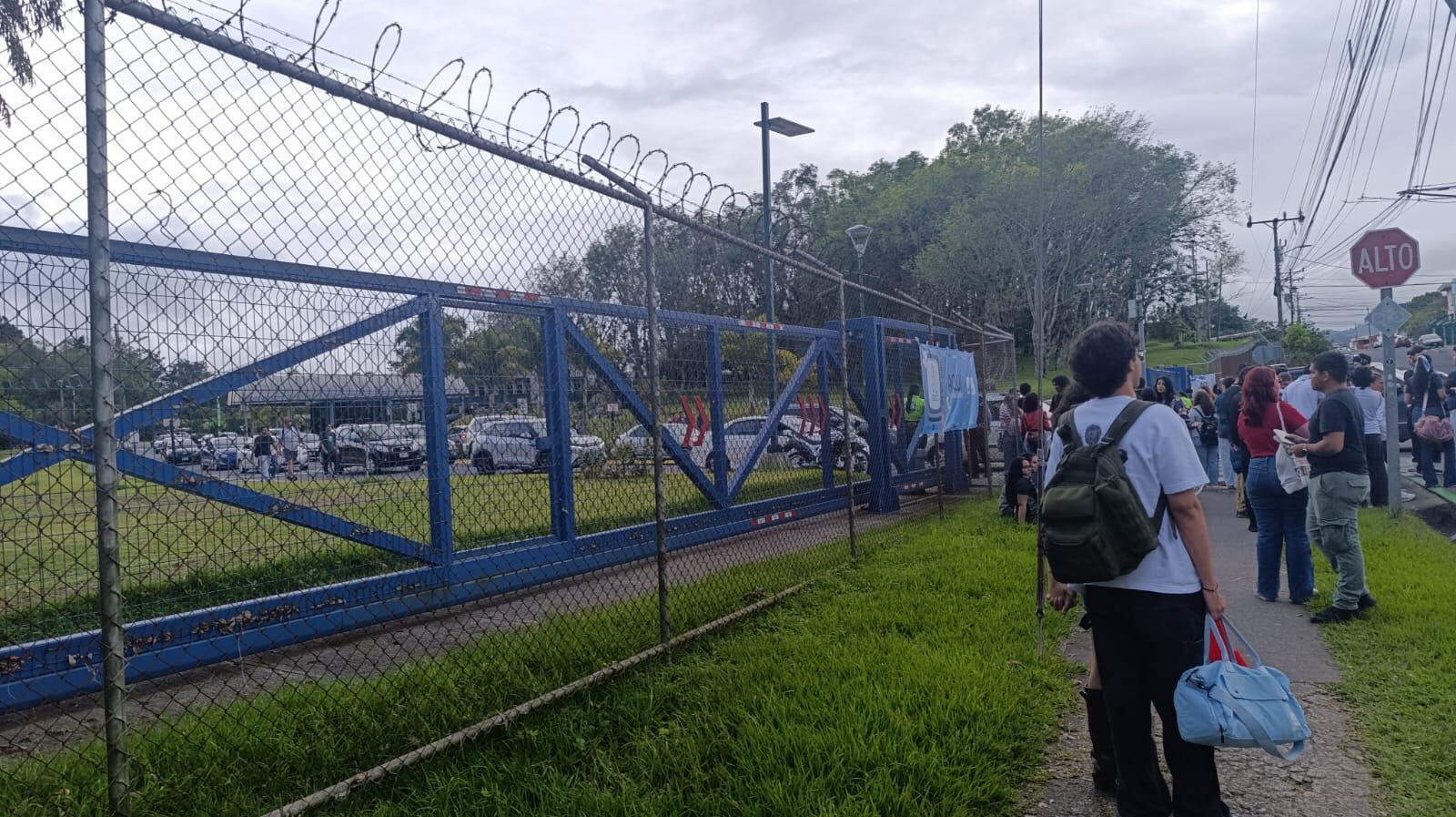 Estudiantes fueron evacuados, sede central en Cartago.
