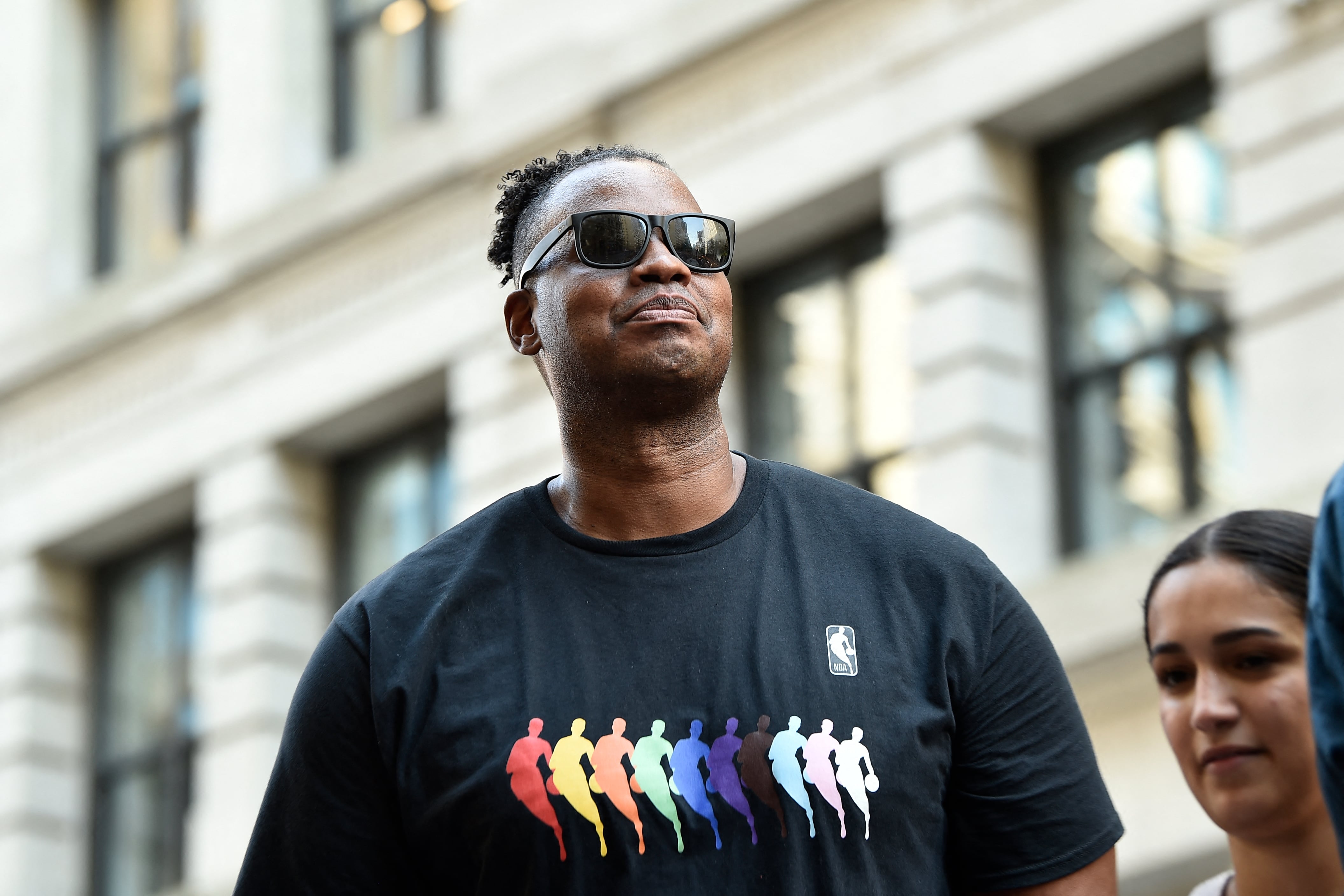 Jason Collins participó en el desfile del Orgullo Gay en Nueva York, en el año 2022. El exjugador de la NBA lucha contra un cáncer cerebral.
