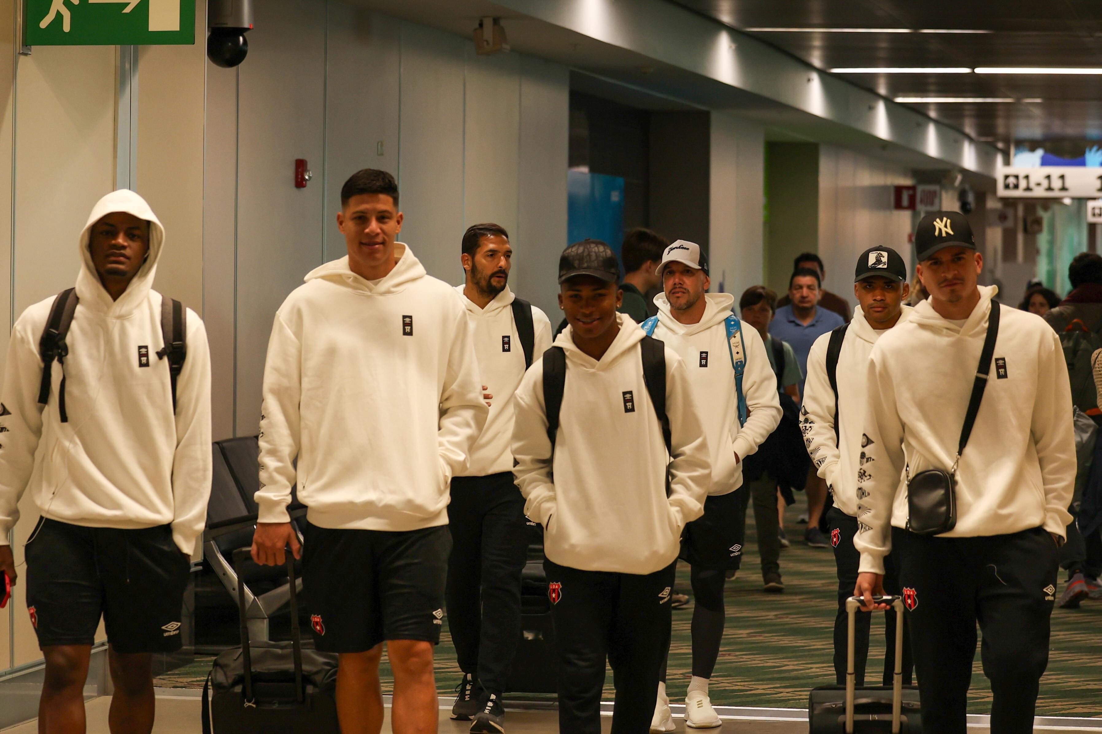Alajuelense emprendió su viaje a El Salvador este domingo 18 de agosto. El partido contra Alianza es el 20 de agosto en el Estadio Cuscatlán.