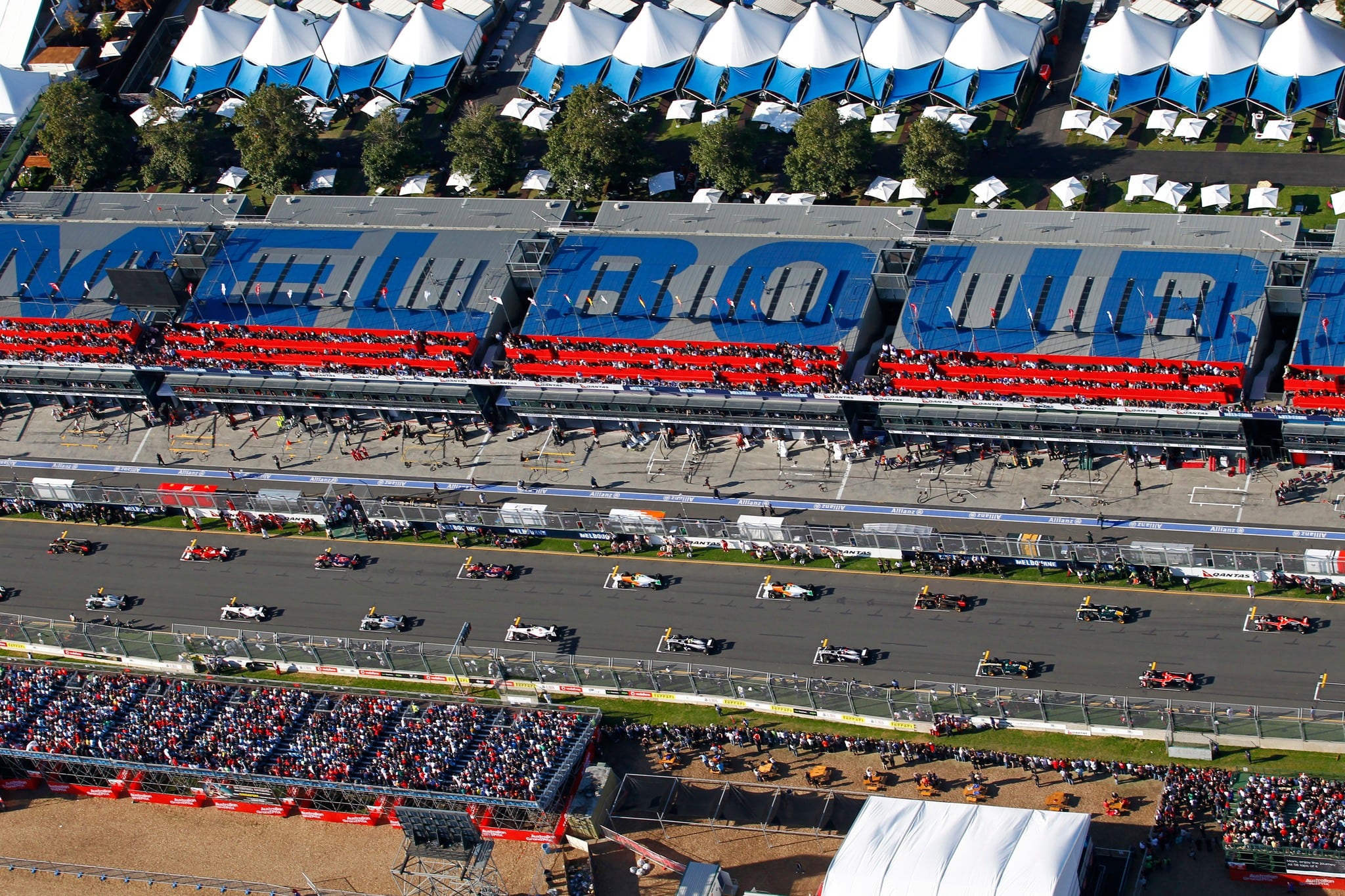 Gran Premio de Australia 2011 – Domingo
Albert Park, Melbourne, Australia – 27 de marzo de 2011.
La parrilla vista desde arriba durante la largada de la carrera. Acción.
(Foto: Steven Tee / LAT Images) AFP