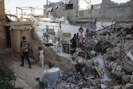 ‘No tenemos más remedio que vivir aquí’: miles de familias en Gaza se refugian en edificios en riesgo