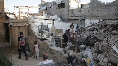‘No tenemos más remedio que vivir aquí’: miles de familias en Gaza se refugian en edificios en riesgo