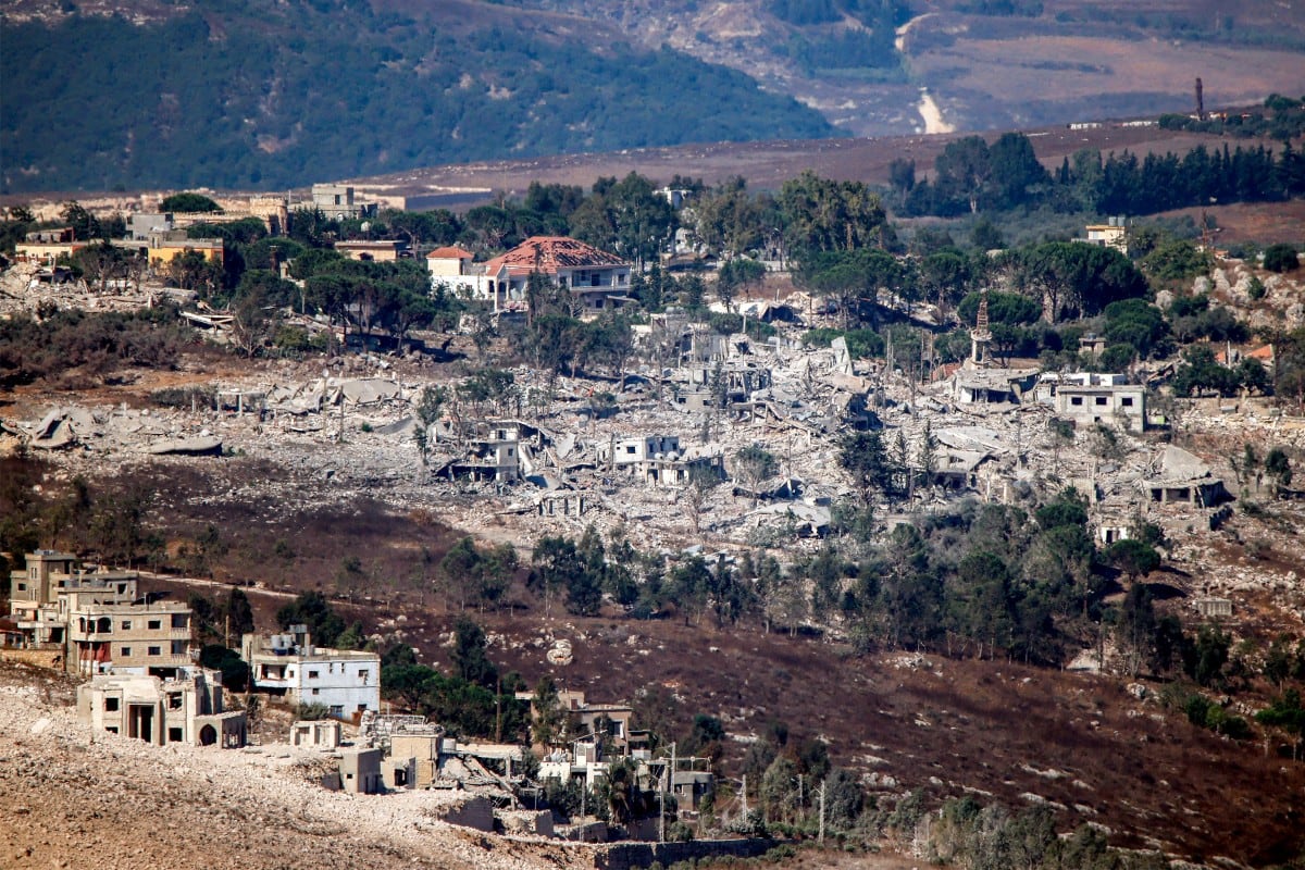 Se observa destrucción en el poblado de Arnoun, visto desde la cercana Marjayoun (Marjeyoun), en el sur del Líbano, el 11 de agosto de 2026. Israel se negó el 6 de agosto, durante conversaciones, a retirarse de otras zonas del sur del Líbano.