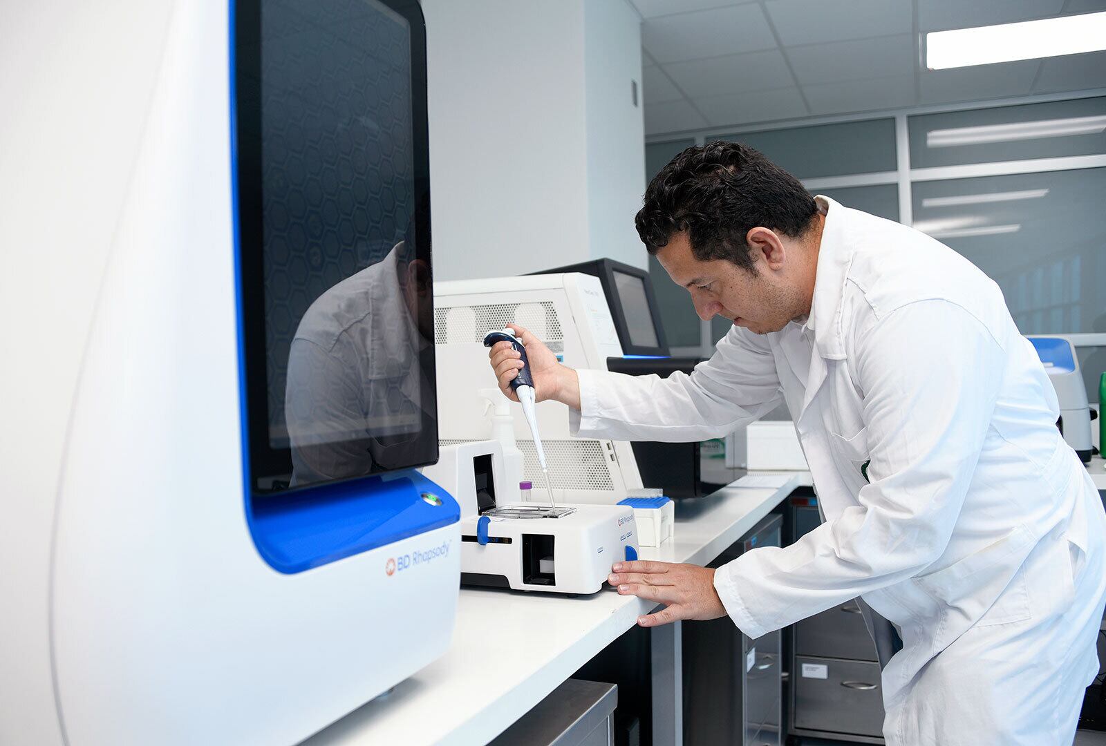 Rodrigo Mora Rodríguez trabaja con esta tecnología.
Fotografía: UCR