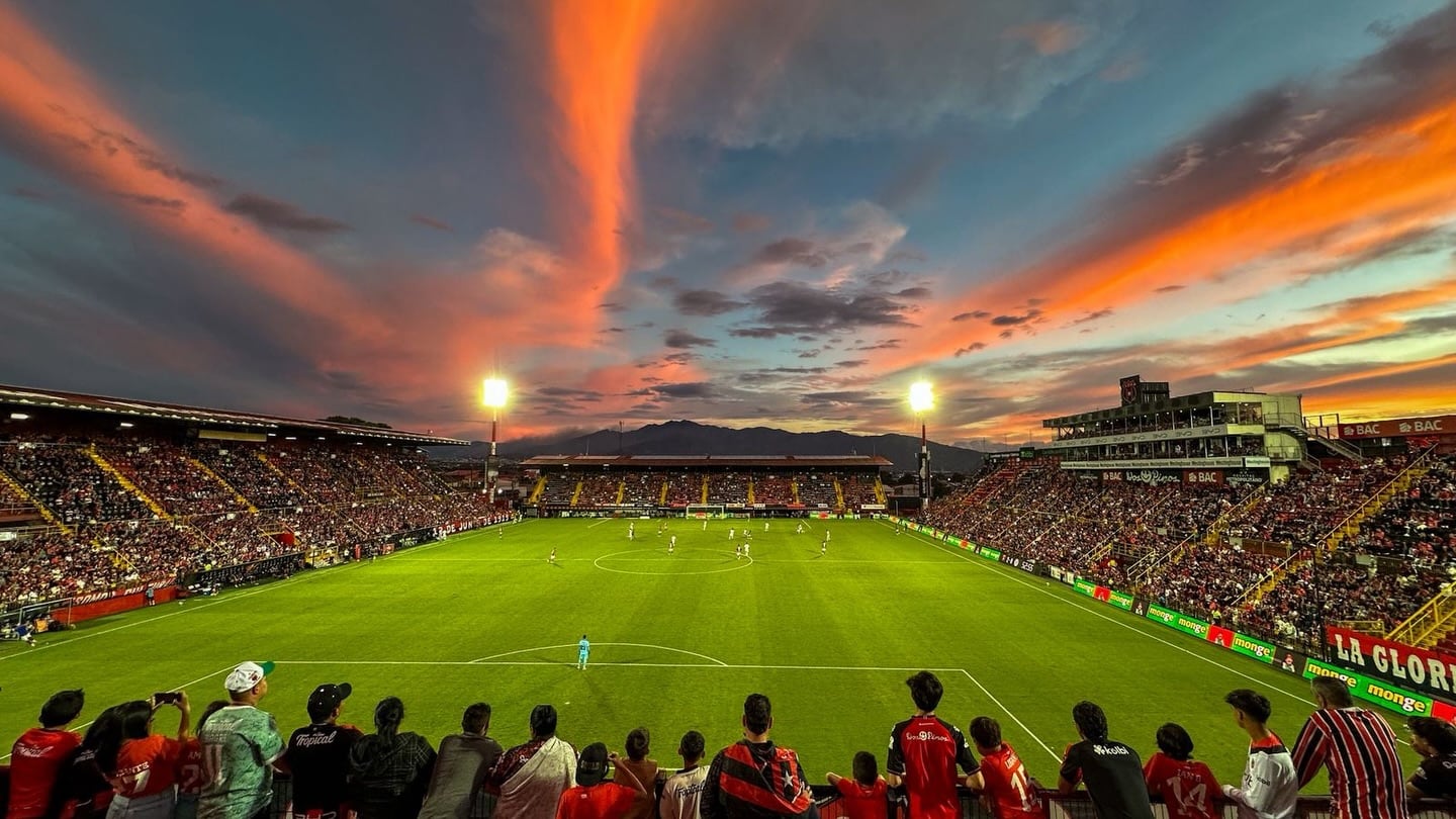 Liga Deportiva Alajuelense vive días importantes en busca de sus objetivos con las diferentes categorías.