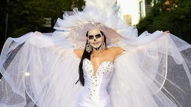 Maribel Guardia impacta en México con disfraz de Catrina blanca en Día de Muertos