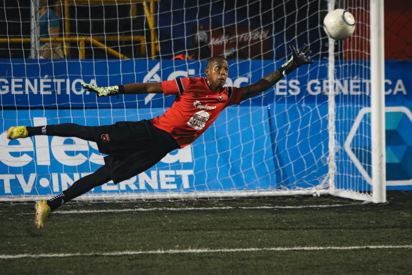 Miguel Andrés Ajú fue la figura en el partido entre Liga Deportiva Alajuelense y San Carlos en Ciudad Quesada.