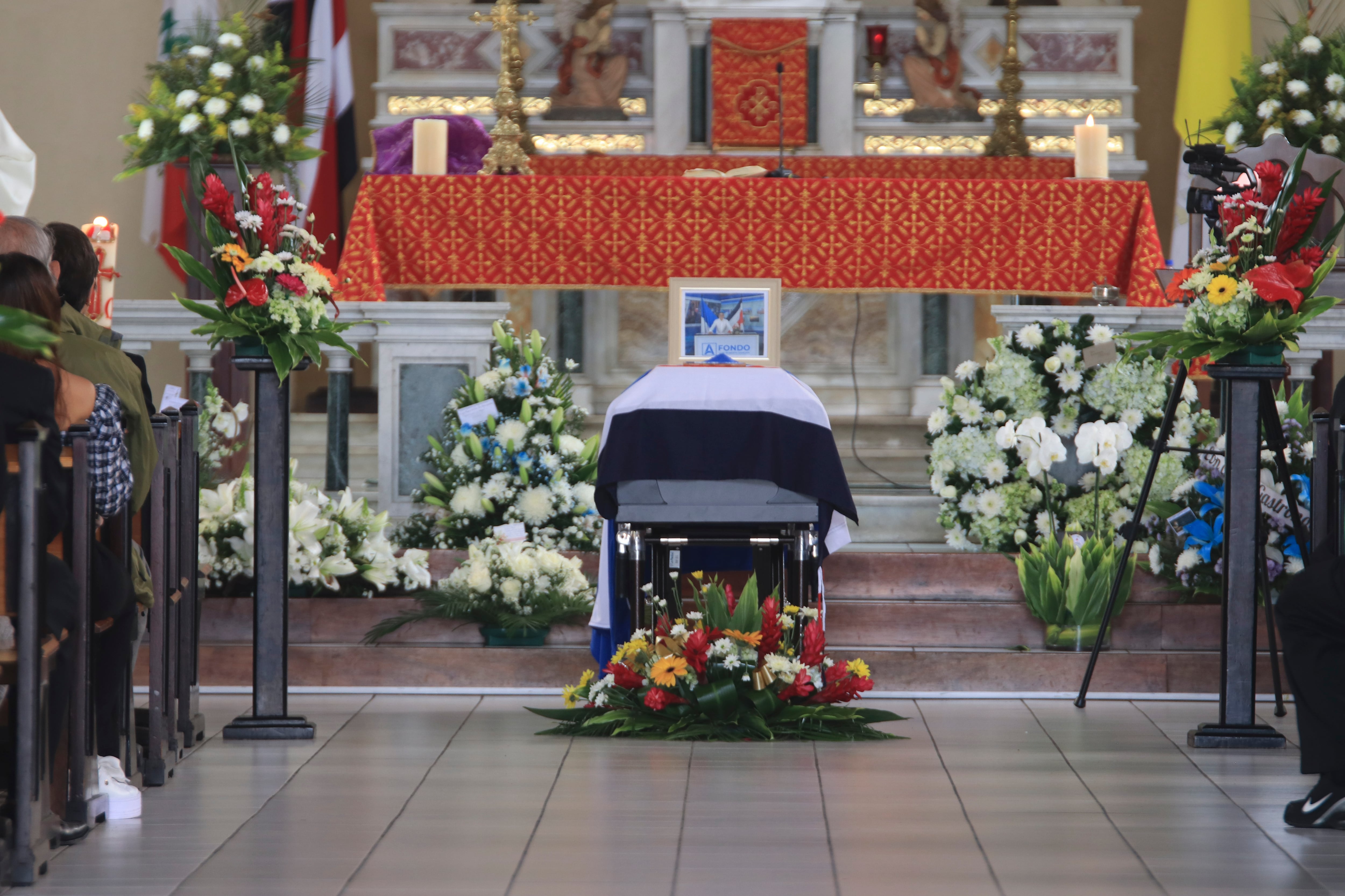 22 de junio 2025
San José, Iglesia de las Ánimas
Funeral del exmilitar nicaragüense Roberto Samcam quien vivió exiliado en Costa Rica desde 2018.
En la foto, despliegue de Fuerza Pública
Fotografía: Jonathan Jiménez Flores