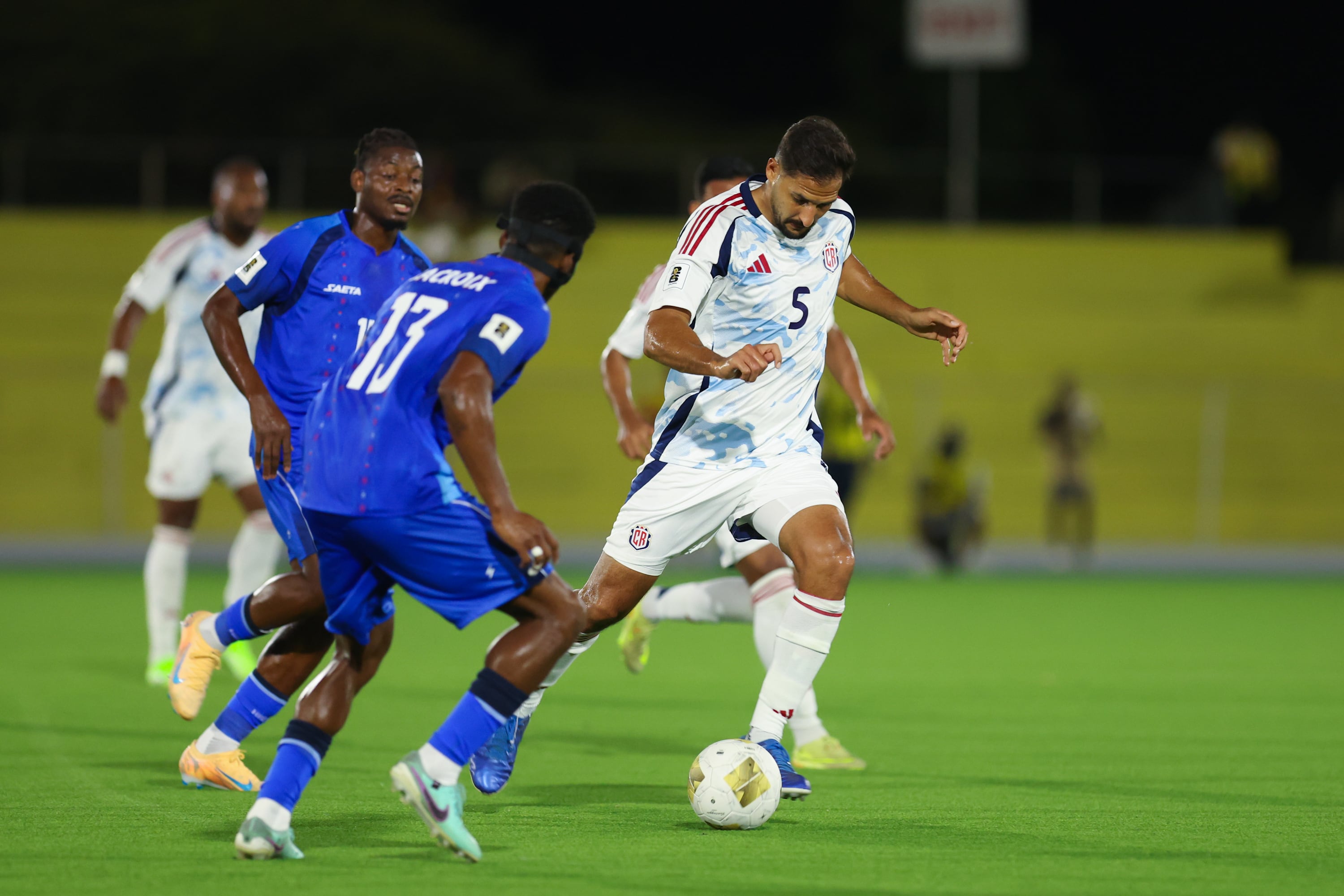 Celso Borges no pudo marcar diferencia en la media cancha para la Selección de Costa Rica, durante el partido ante Haití por las eliminatorias de Concacaf rumbo al Mundial 2026.