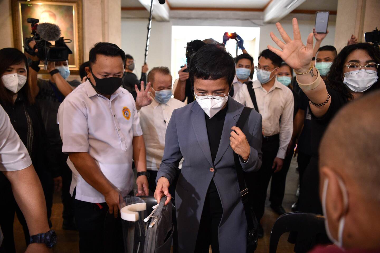 Philippine journalist Maria Ressa (C) arrives for a press conference after attending the court's verdict promulgation in Manila on June 15, 2020. - Ressa was convicted on June 15 of cyber libel and sentenced to prison in a case that watchdogs say marks a dangerous erosion of press freedom under President Rodrigo Duterte. (Photo by Ted ALJIBE / AFP)