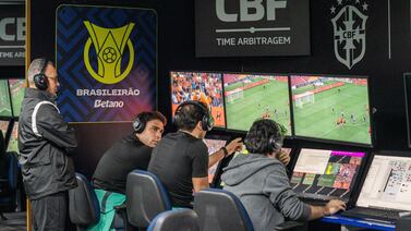 Confederación Brasileña de Fútbol suspende árbitros y revela audios del VAR tras polémico clásico Sao Paulo vs. Palmeiras