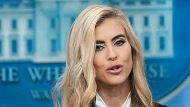 Nueva jefa de prensa de Trump admite que reprobó el examen para ejercer como abogada pese a presentarse como tal