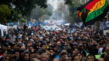 Velorio del Indio Solari, leyenda del rock argentino, desata aglomeración en Buenos Aires: vea la masiva despedida