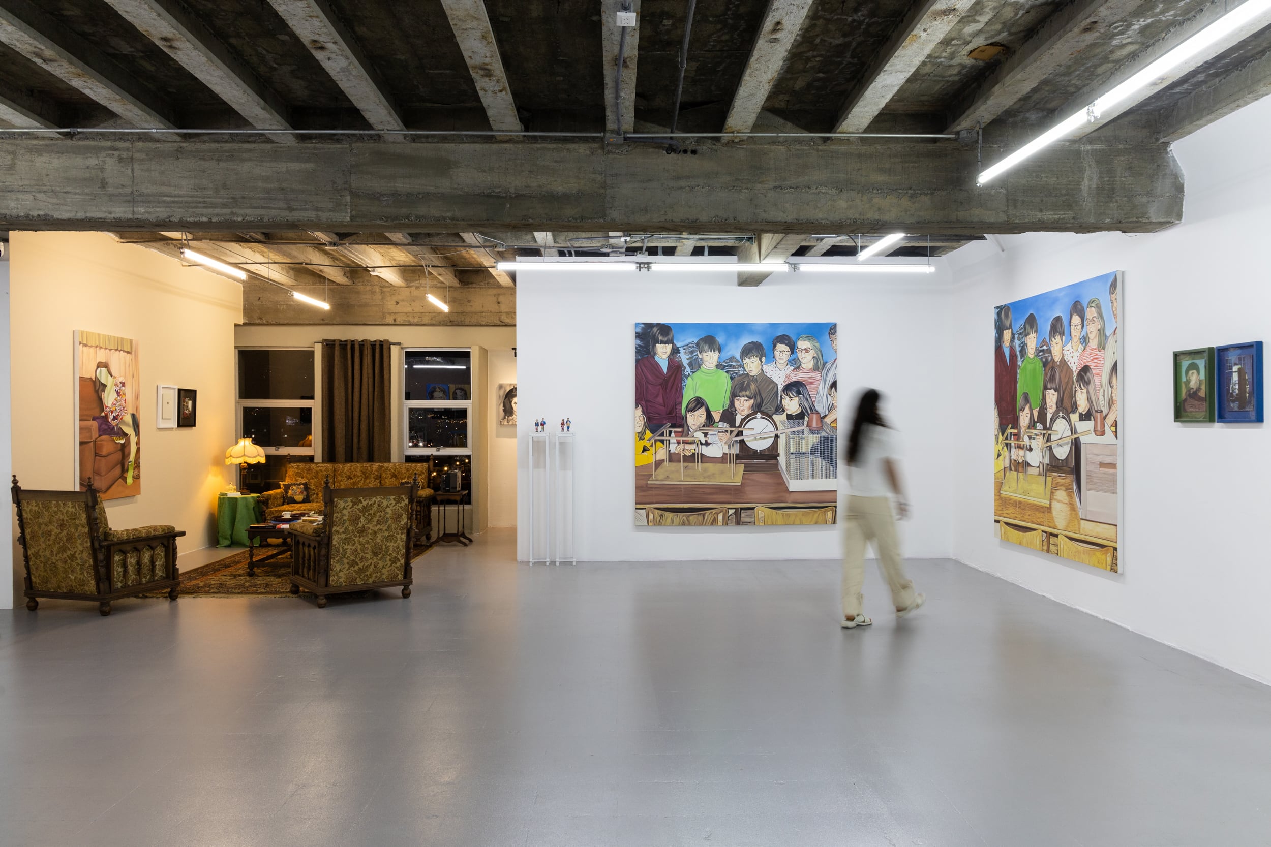 En “Anamorfosis: pequeñas fracturas”, instalada en la sala principal, el artista Emmanuel Rodríguez Chaves explora la imprevisibilidad del futuro.