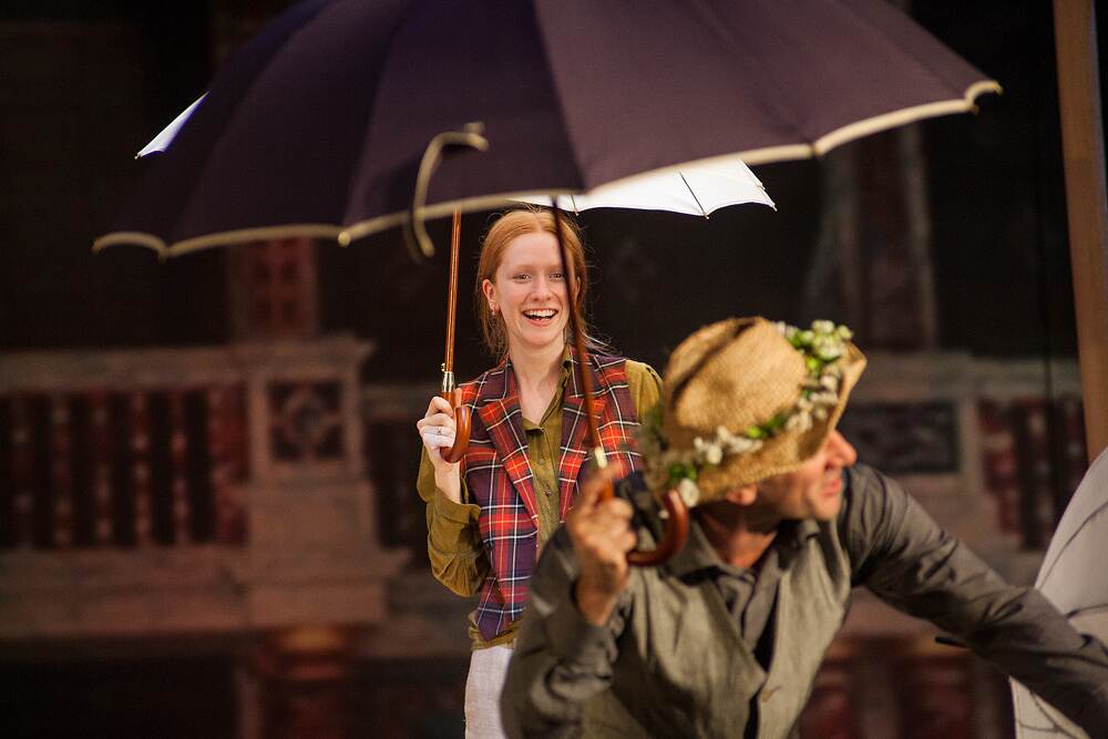 Juegos teatrales: la adaptación de As You Like It presenta teatro dentro del teatro, en el que el público puede ver los gestos de su elenco, dentro y fuera de los personajes. Cortesía Teatro Espressivo/Fotógrafo: John Haynes.
