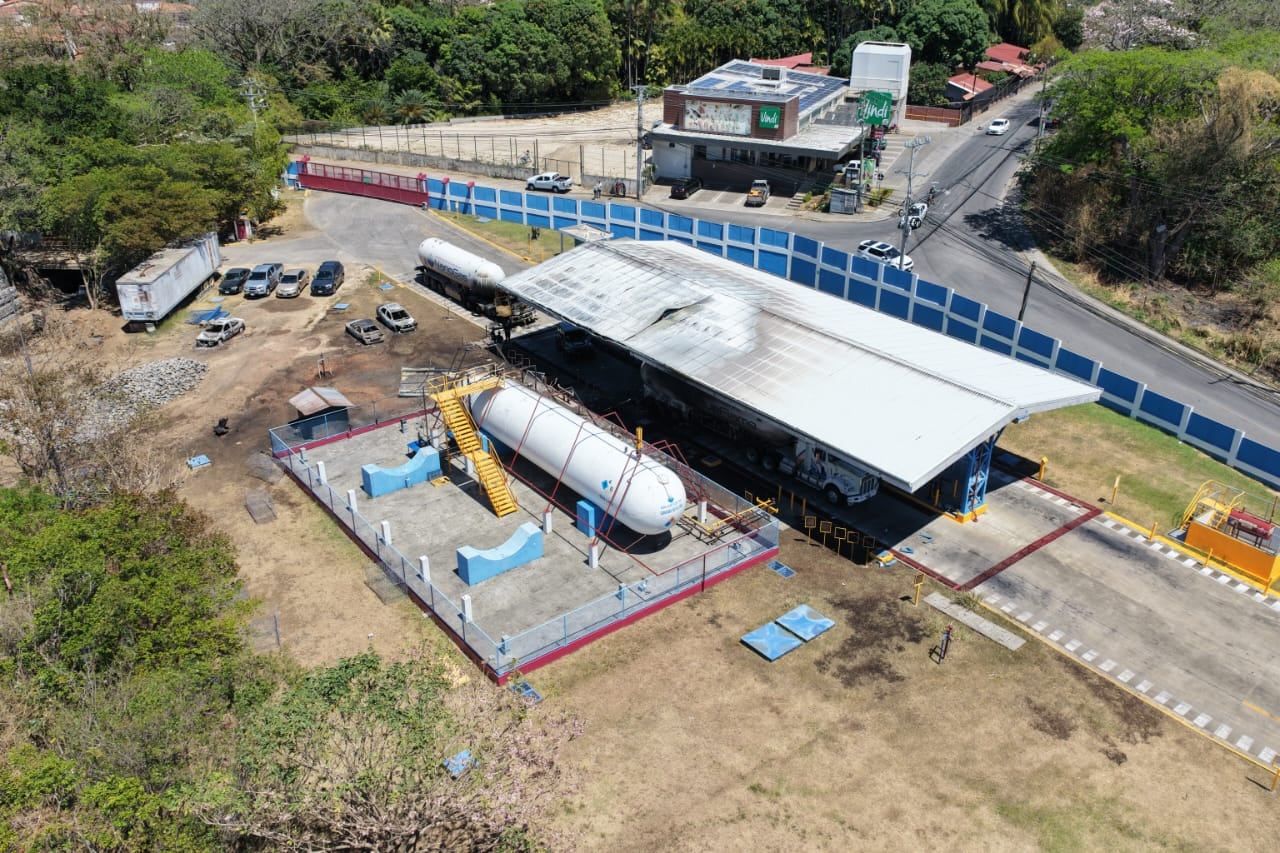 El incendio en la planta Blue Flame dejó cuantiosos daños materiales y, afortunadamente, ninguna víctima mortal