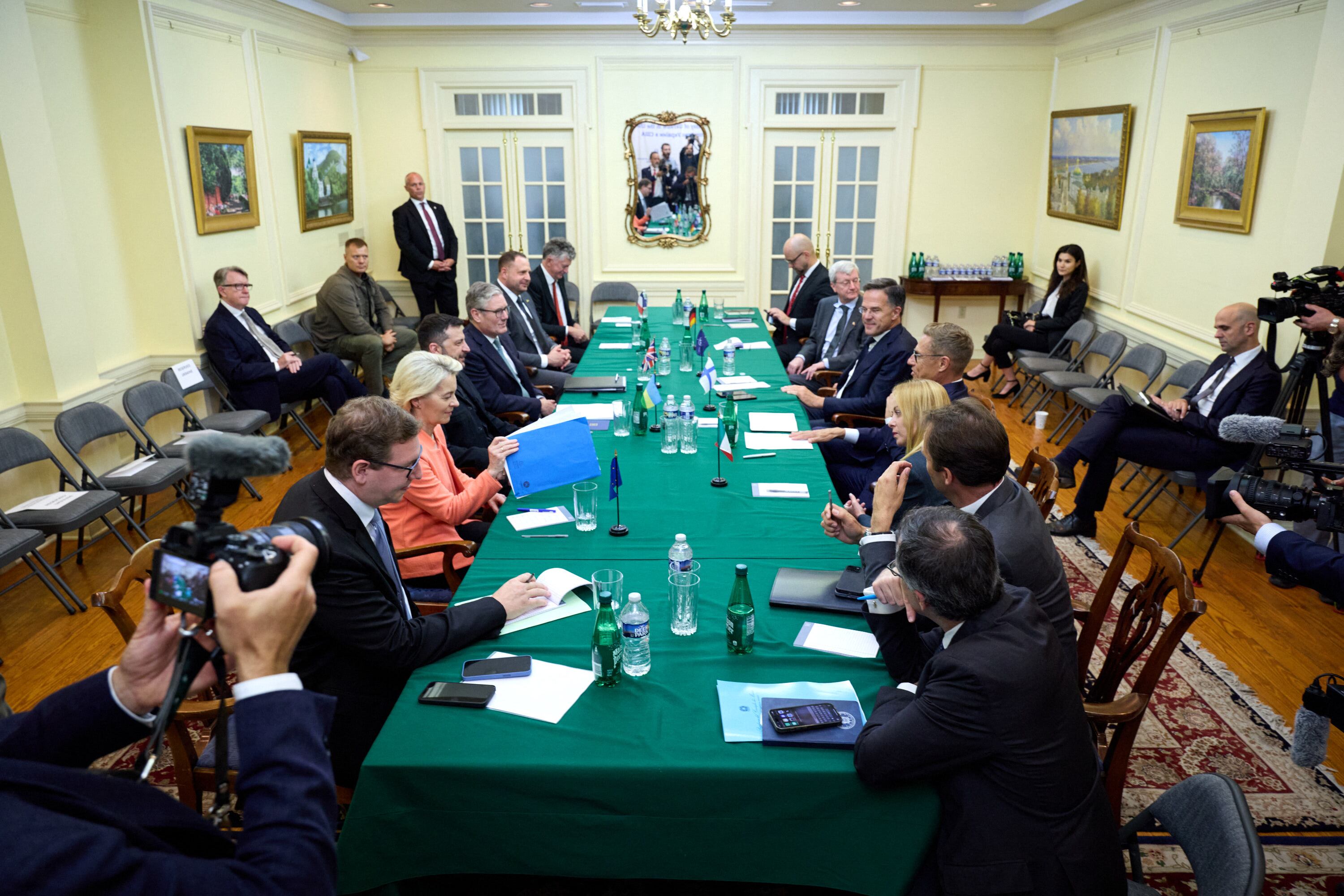 This handout photograph taken and released by the Ukrainian Presidential Press Service on August 18, 2025 shows the Ukrainian President Volodymyr Zelensky (center L) during a meeting with President of Finland Alexander Stubb, Prime Minister of the United Kingdom Keir Starmer, President of the Council of Ministers of Italy Giorgia Meloni, President of the European Commission Ursula von der Leyen, and NATO Secretary General Mark Rutte in Washington, DC. European leaders join Ukrainian President Volodymyr Zelensky in talks with US President Donald Trump on August 18, as they try to find a way to end Russia's offensive. The leaders heading to Washington on Monday to appear alongside Zelensky call themselves the "coalition of the willing." (Photo by Handout / UKRAINIAN PRESIDENTIAL PRESS SERVICE / AFP) / RESTRICTED TO EDITORIAL USE - MANDATORY CREDIT "AFP PHOTO / UKRAINIAN PRESIDENTIAL PRESS SERVICE" - NO MARKETING NO ADVERTISING CAMPAIGNS - DISTRIBUTED AS A SERVICE TO CLIENTS