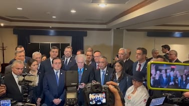 Presidentes exigen a Congreso de Guatemala entregar el poder a Bernardo Arévalo