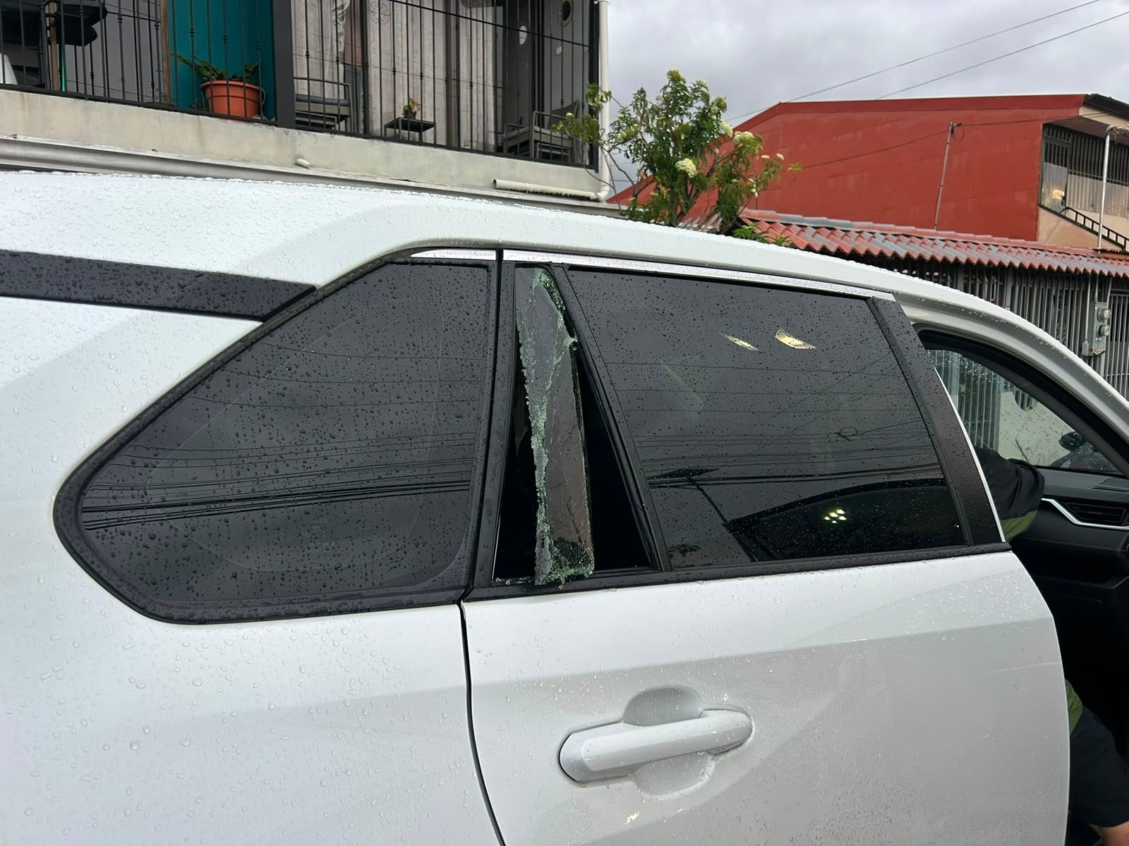 Vehículos que fueron tachados en Tibás